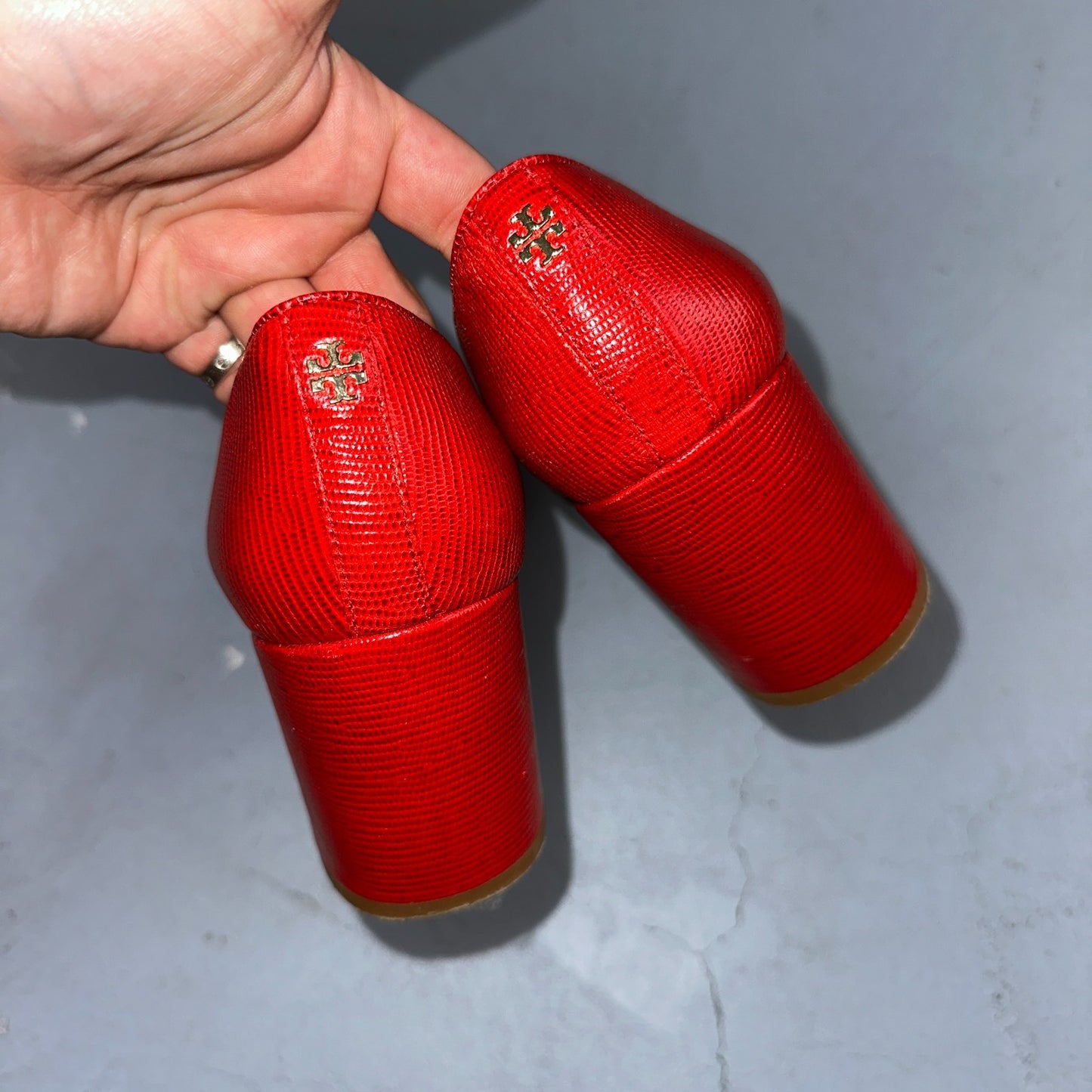 Tory Burch Kira Embossed Leather Red Tasseled Pumps Women Sz 9 Gold Charm