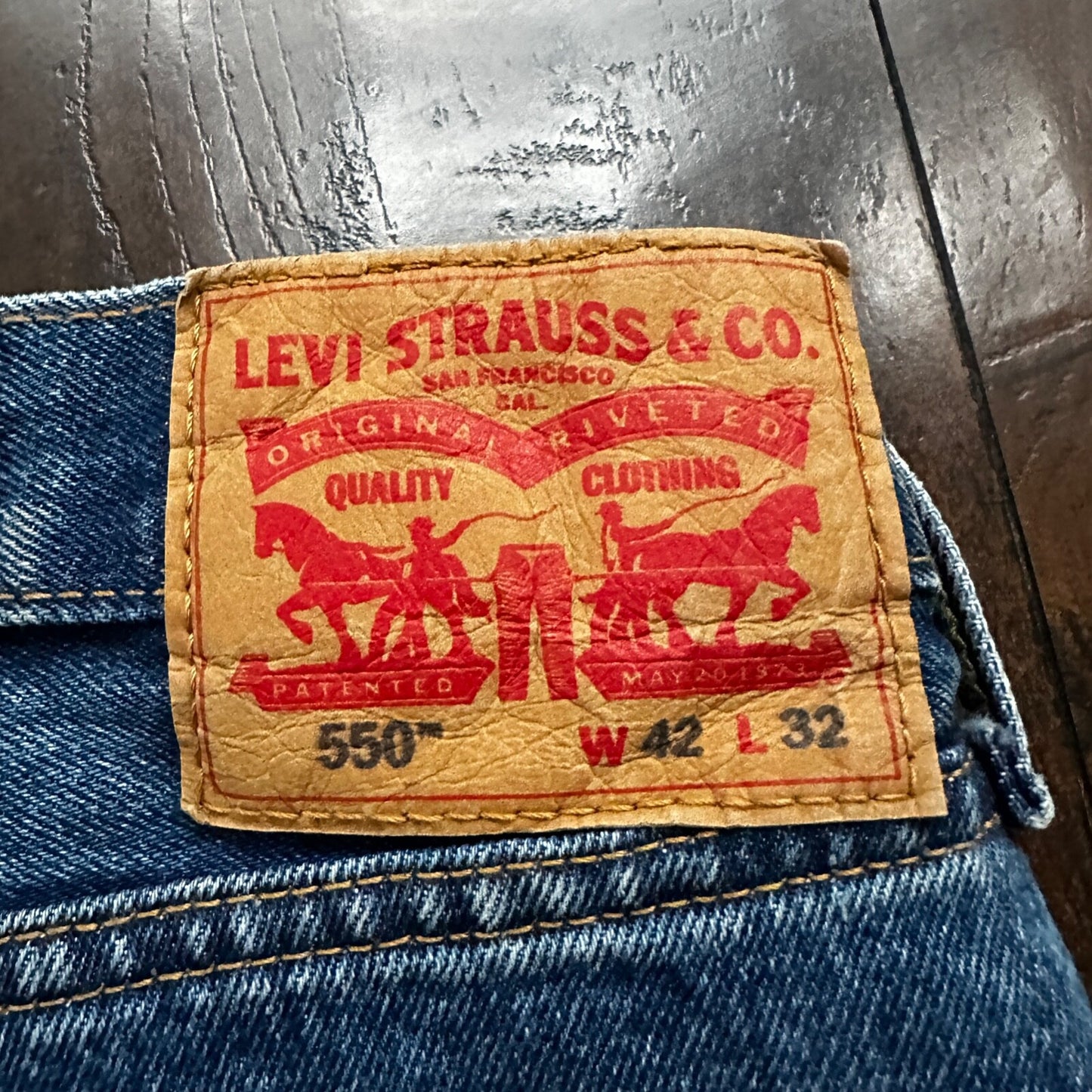 Levis 550 Denim Jeans Relaxed Fit Tapered Leg 42x32 Act 42x31 Med Wash