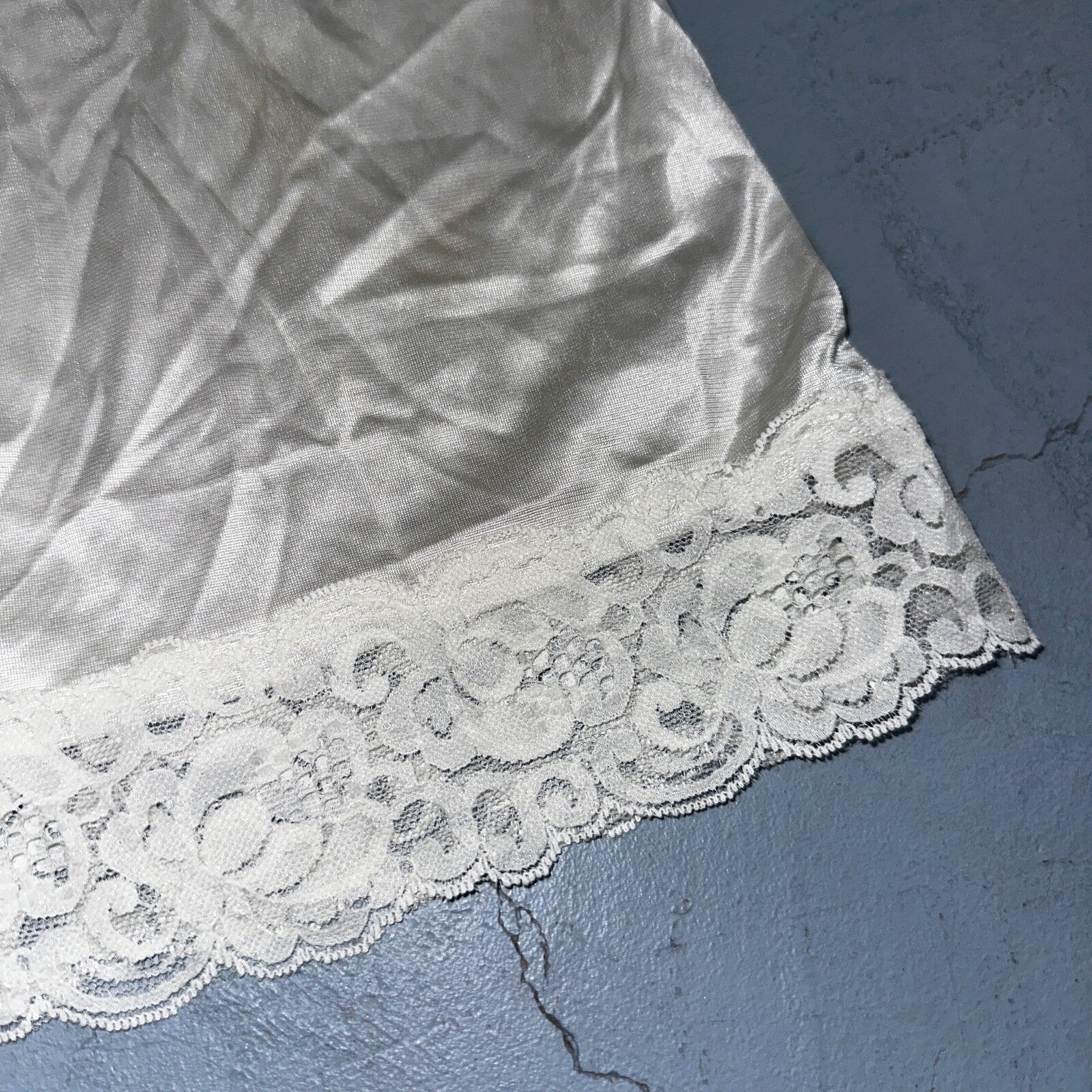 Short Women Slip Skirt Lace Hem Elastic Waist White Small VTG Lingerie Bridal