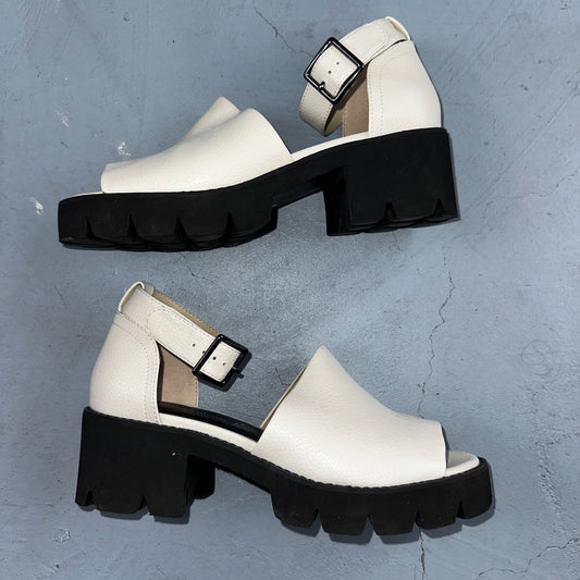 BC Born in California Size 9 Off White Vegan Leather Chunky Lug Sole Sandals