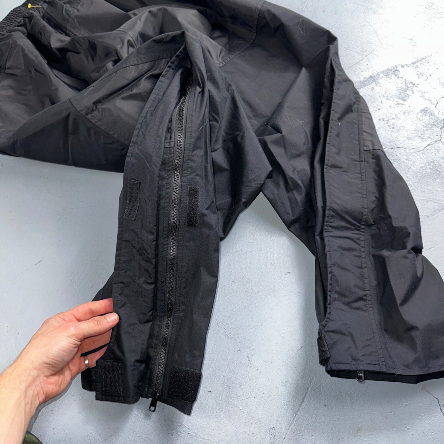 Cabelas Black Lined Mens Pants Rain Pants XL Reg Golf Double Knee Nylon