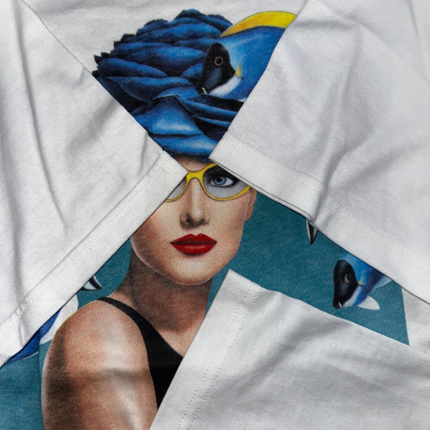 Luxottica Art Eyeglasses 90s VTG T Shirt Glasses White FOTL Fish Graphic Hipster