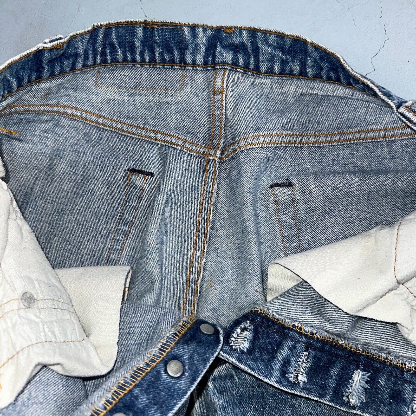 Levis 501 Vintage 80s USA XX Straight Leg Jeans Blue Light Wash Act 32x24 Capri