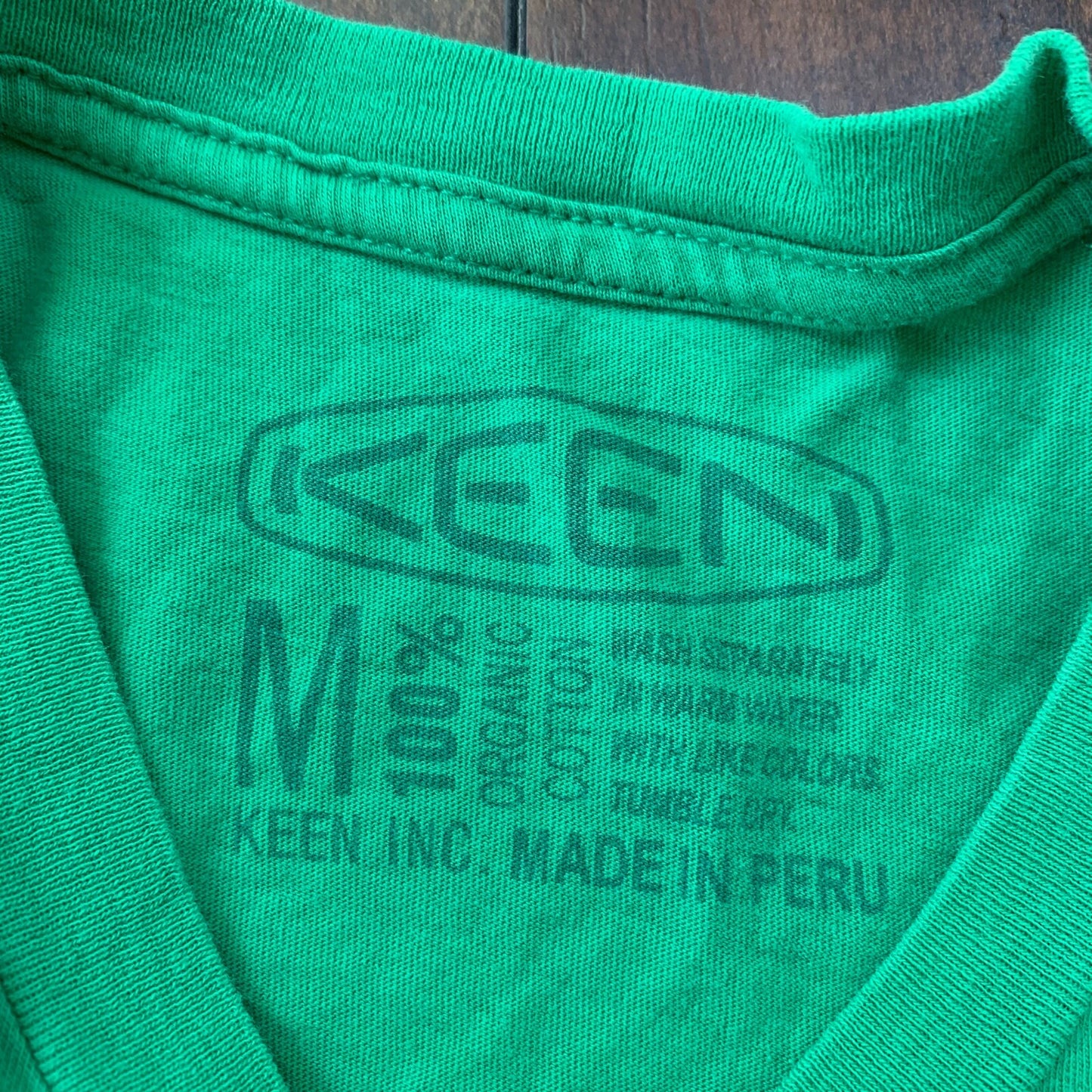 Keen Mountain Hiking Vintage Style T Shirt Green Sports Campfire Gym Recess Back