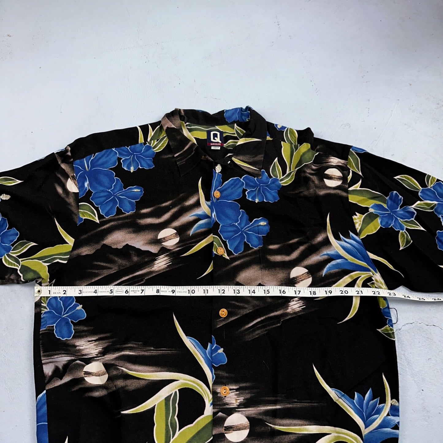 Vintage Quiksilver Mens Short Sleeve Hawaiian Shirt L 90s Made in USA Floral