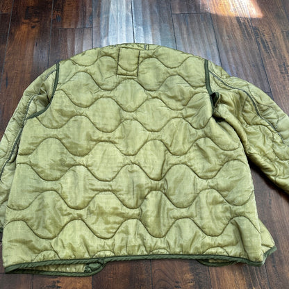 VTG 1970s Military Liner Mens Medium Green Quilted Cold Weather DSA100-74-C-1596