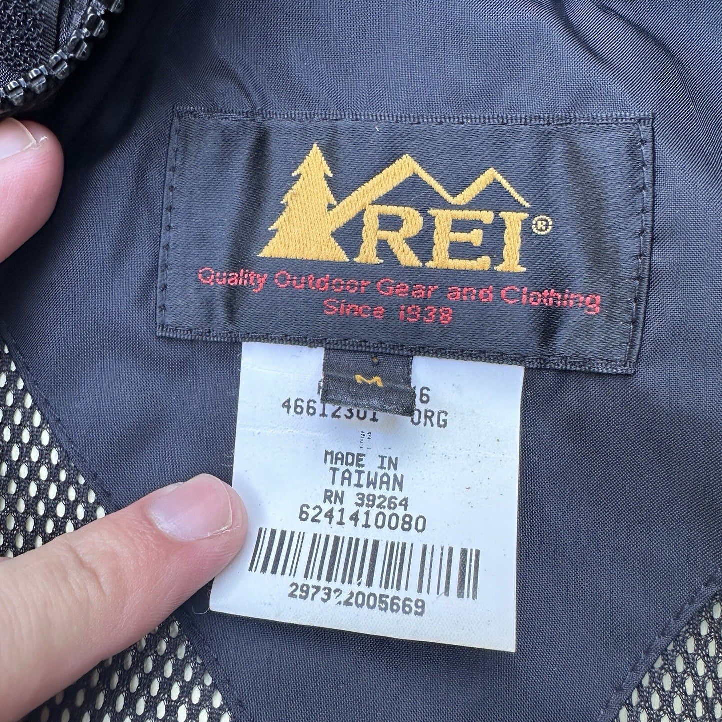 REI VTG Gore-Tex Orange GTX Shell Paclite Waterproof Jacket Mens Medium Black