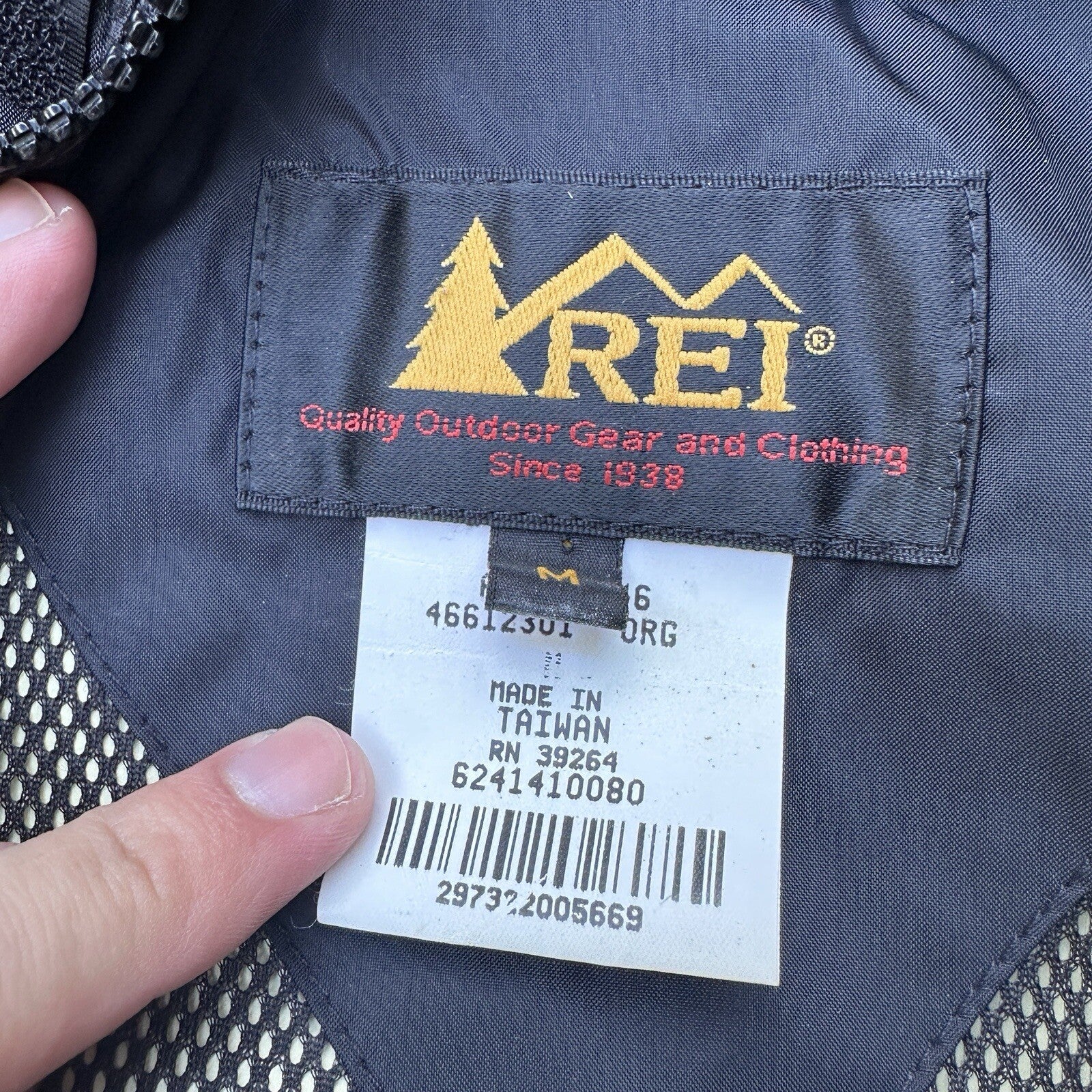 REI VTG Gore-Tex Orange GTX Shell Paclite Waterproof Jacket Mens Medium Black