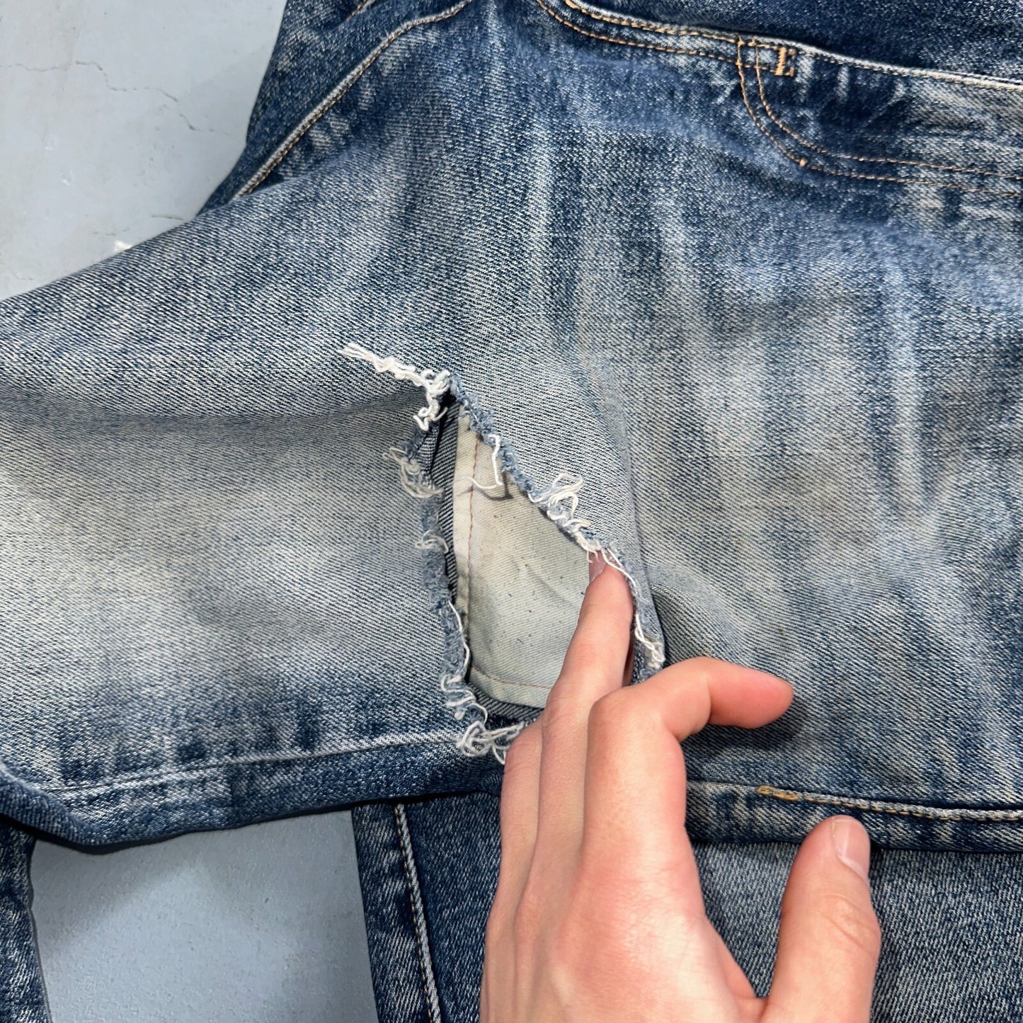 Levis 502 Y2K XX Slim Fit Jeans Blue Med Wash Whiskers 33x34 Vintage Style Worn