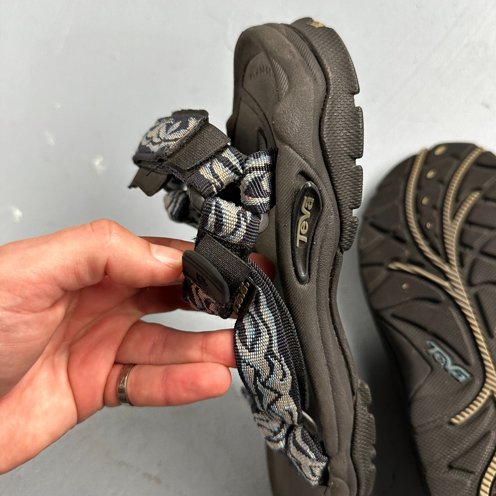 Teva Original Men’s Hiking Water Sandals 6404 White Stripes - Size 9 VTG