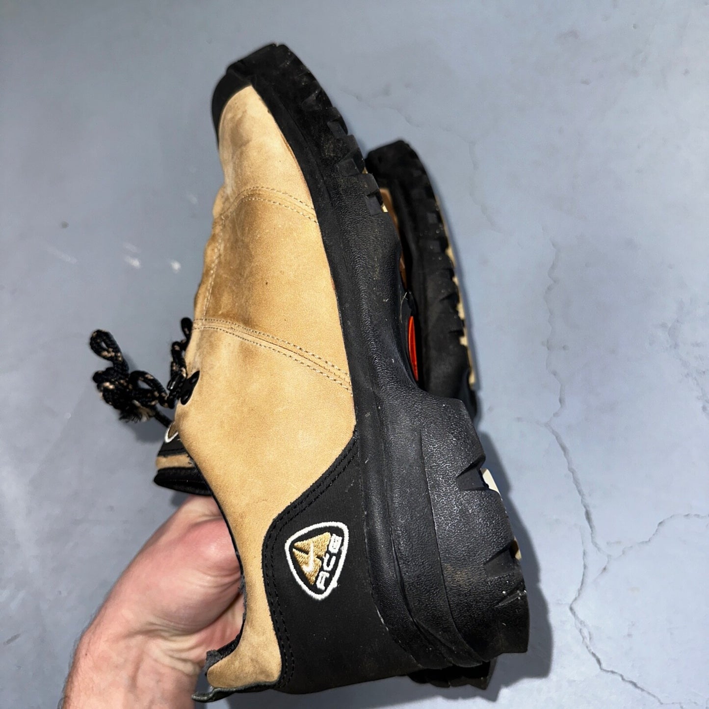 Vtg Nike ACG Womens Suede Leather Hiking Trail Shoes Tan 10 Hiking 185147-221