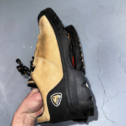 Vtg Nike ACG Womens Suede Leather Hiking Trail Shoes Tan 10 Hiking 185147-221