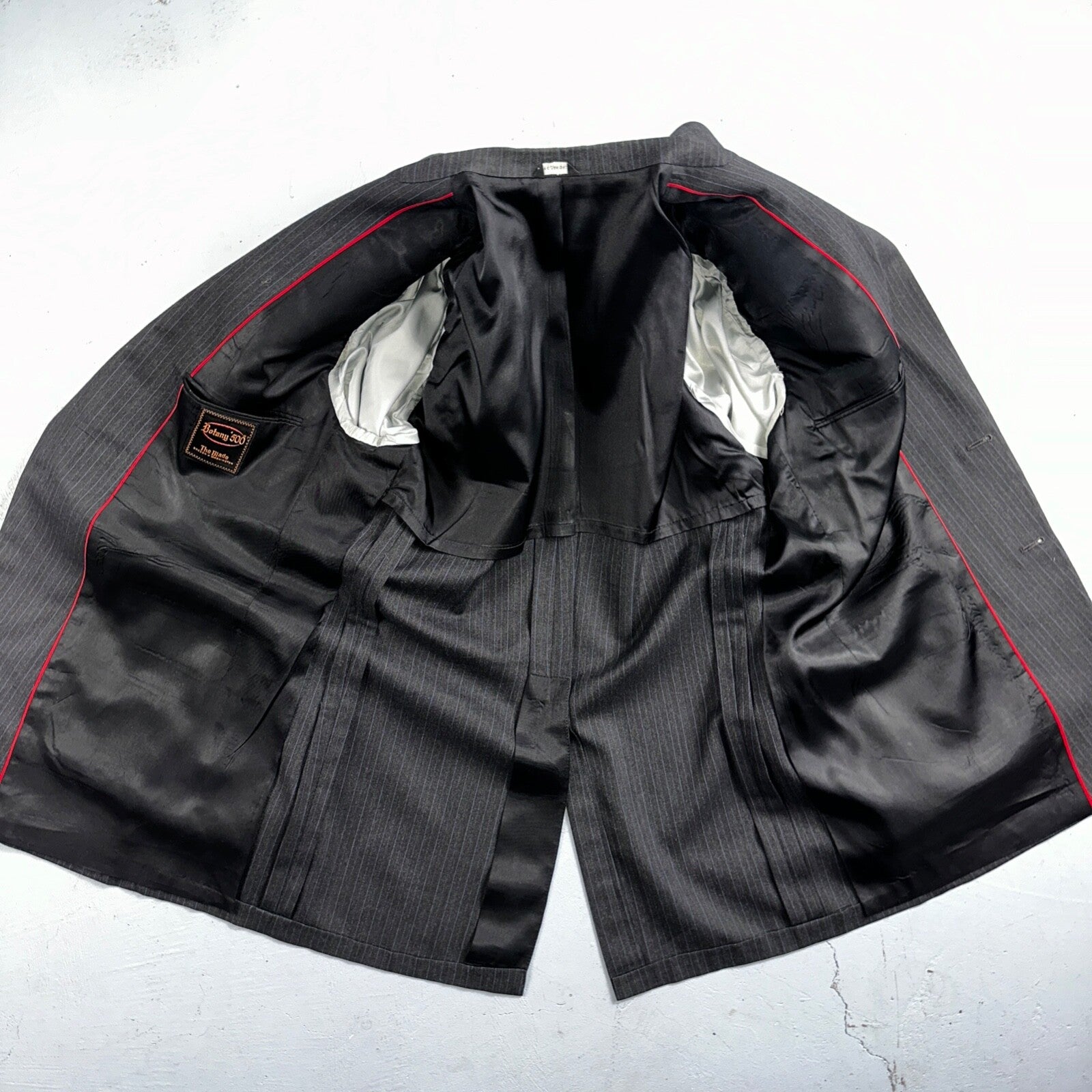 VTG Botany 500 Couture 42 USA MADE 2Pc Black/Gray Pinstriped Wool Suit