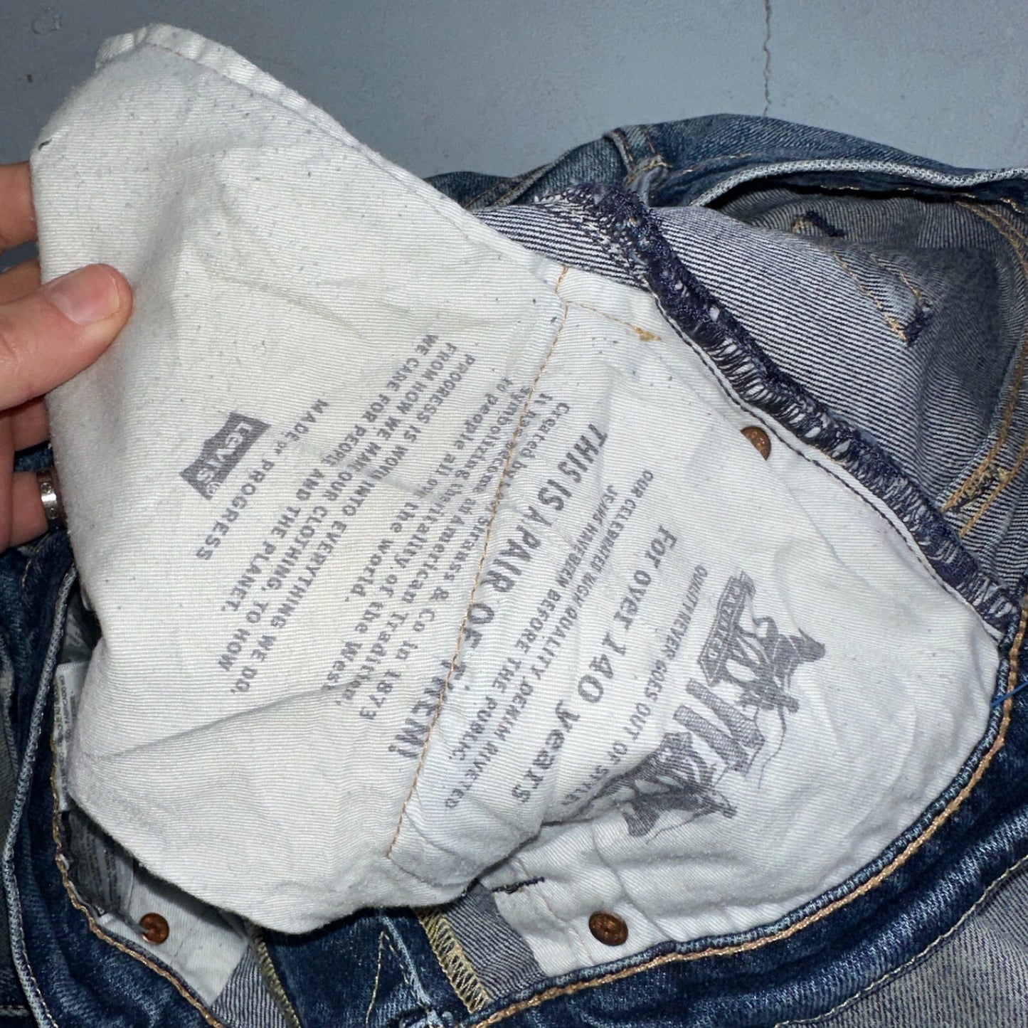 Levis 502 Y2K XX Slim Fit Jeans Blue Med Wash Whiskers 33x34 Vintage Style Worn