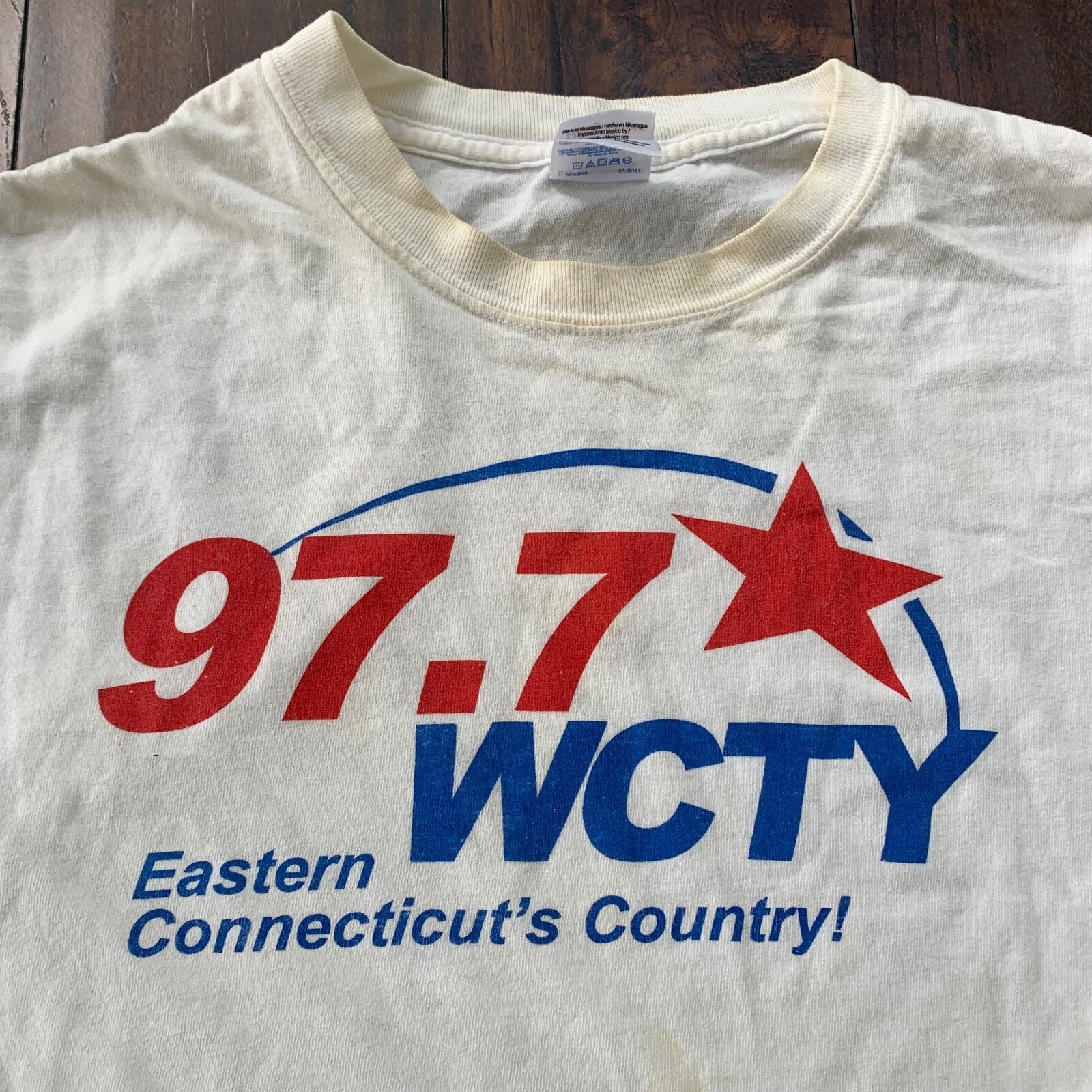 Connecticut Vintage T Shirt 97.9 Radio Talk Show Country Music Love Band Beatles