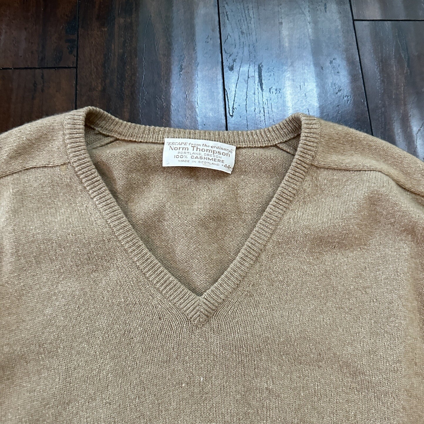 Norm Thompson 100% Cashmere 2-Ply Crew Neck Sweater Size 44 Scotland Beige