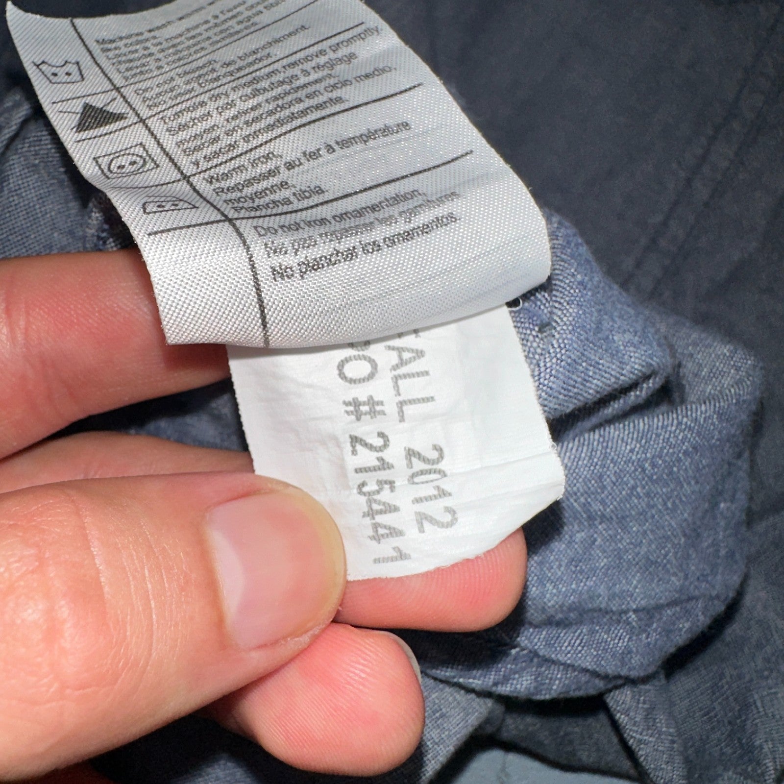 Carhartt Shirt Mens M Blue Chambray Relaxed Fit Button Up Work Adult Workwear