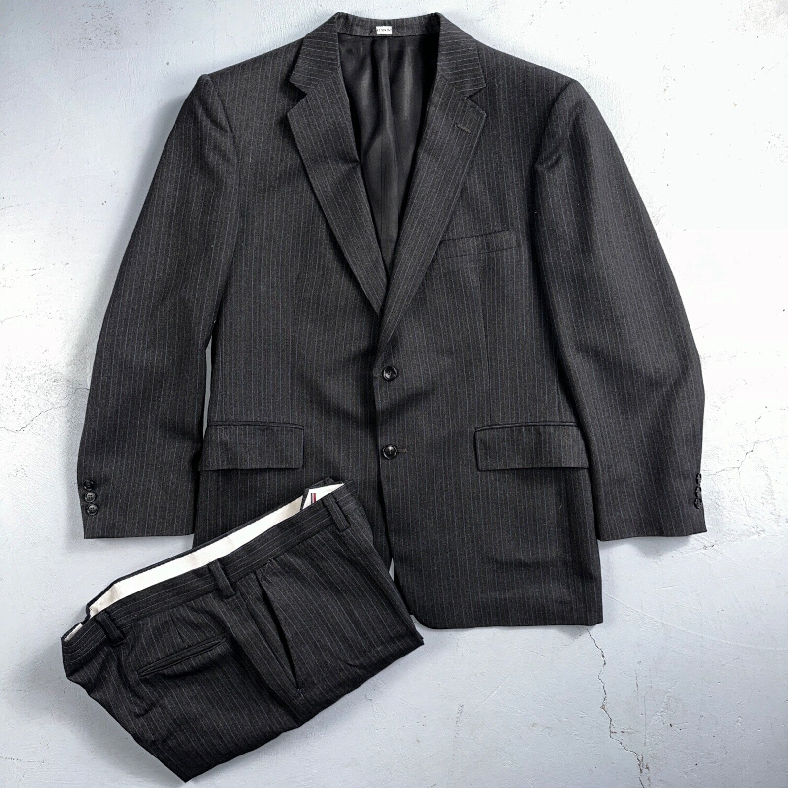 VTG Botany 500 Couture 42 USA MADE 2Pc Black/Gray Pinstriped Wool Suit