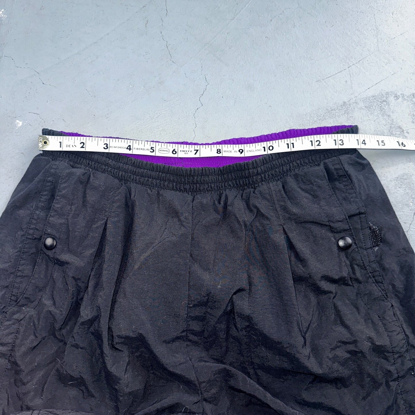 Nike ACG VTG Swim Trunk Mens M Black Cargo Pocket Outdoor Hiking Elastic 90s