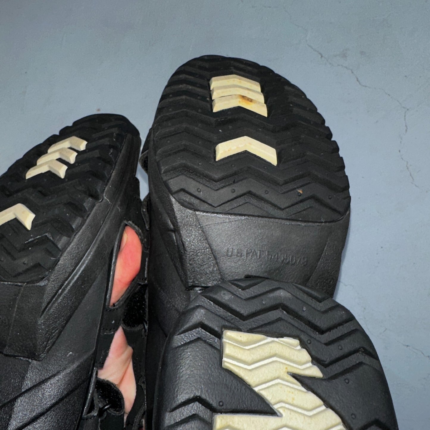 Z-Coil Sidewinder Strappy Sandals Black Shoes Women Size 11 Pain Releif Footwear