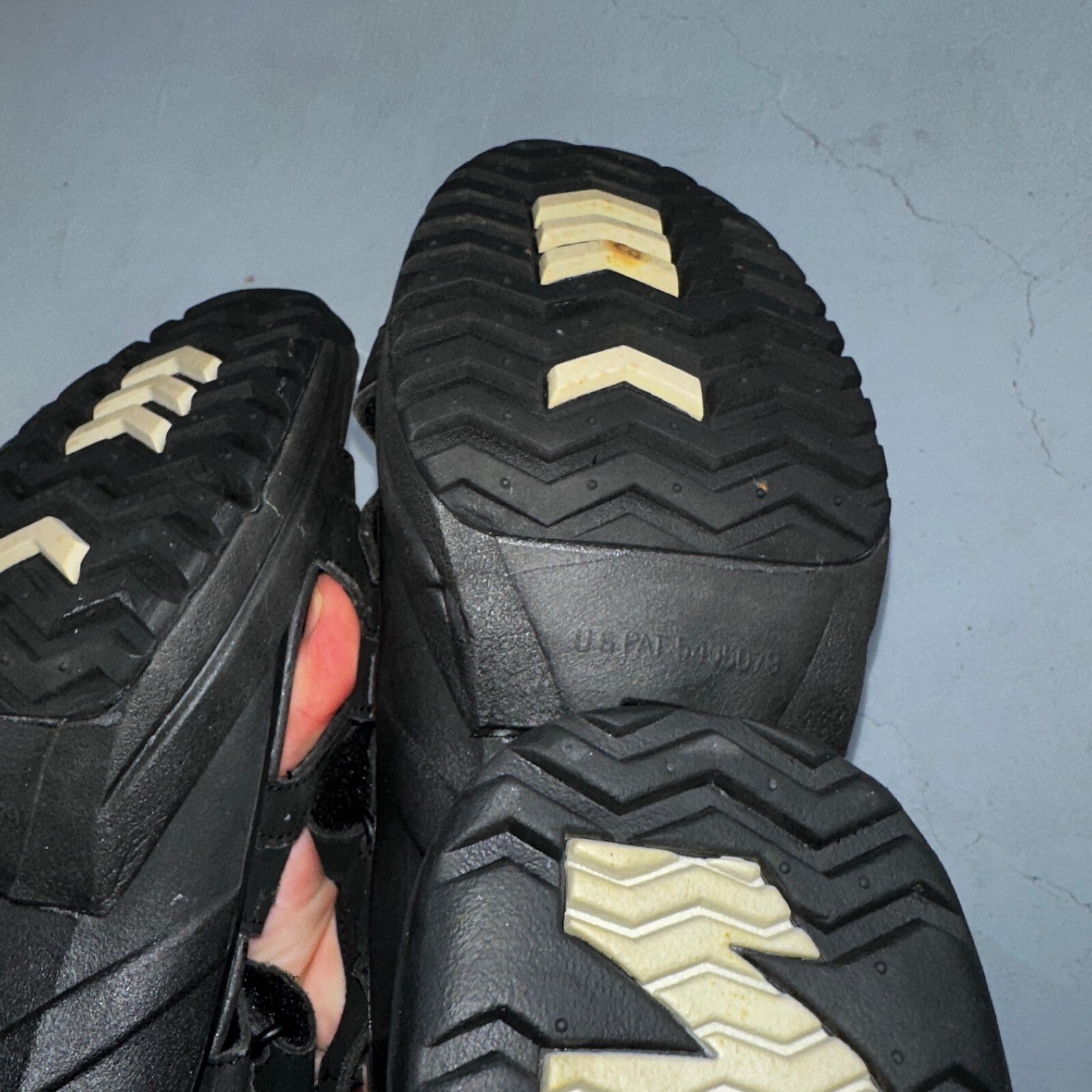 Z-Coil Sidewinder Strappy Sandals Black Shoes Women Size 11 Pain Releif Footwear