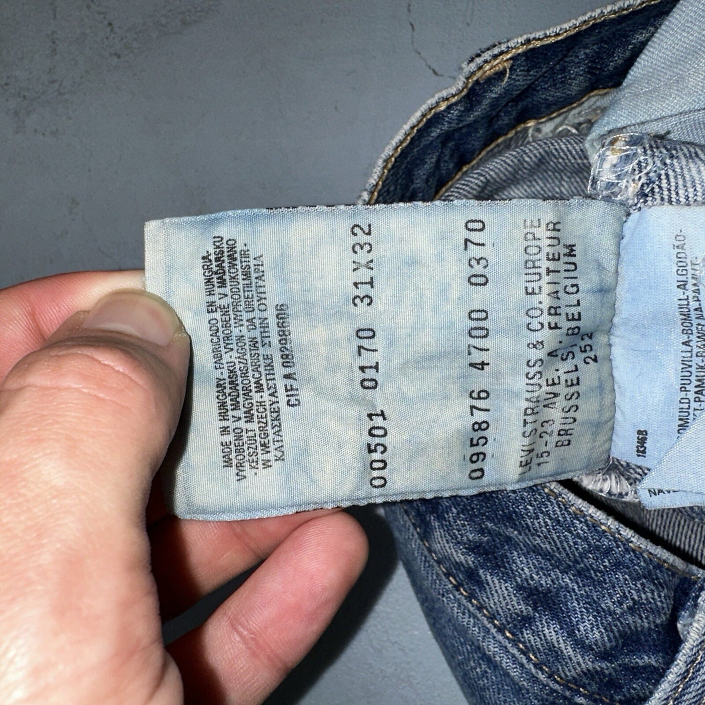 Levis 501 Vintage 90s Hungary Straight Leg Jeans 31x32 Y2K Med Wash Act 28x30