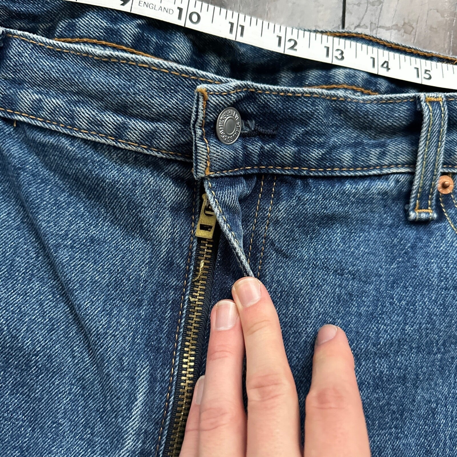 Levis 550 Denim Jeans Relaxed Fit Tapered Leg 42x32 Act 42x31 Med Wash