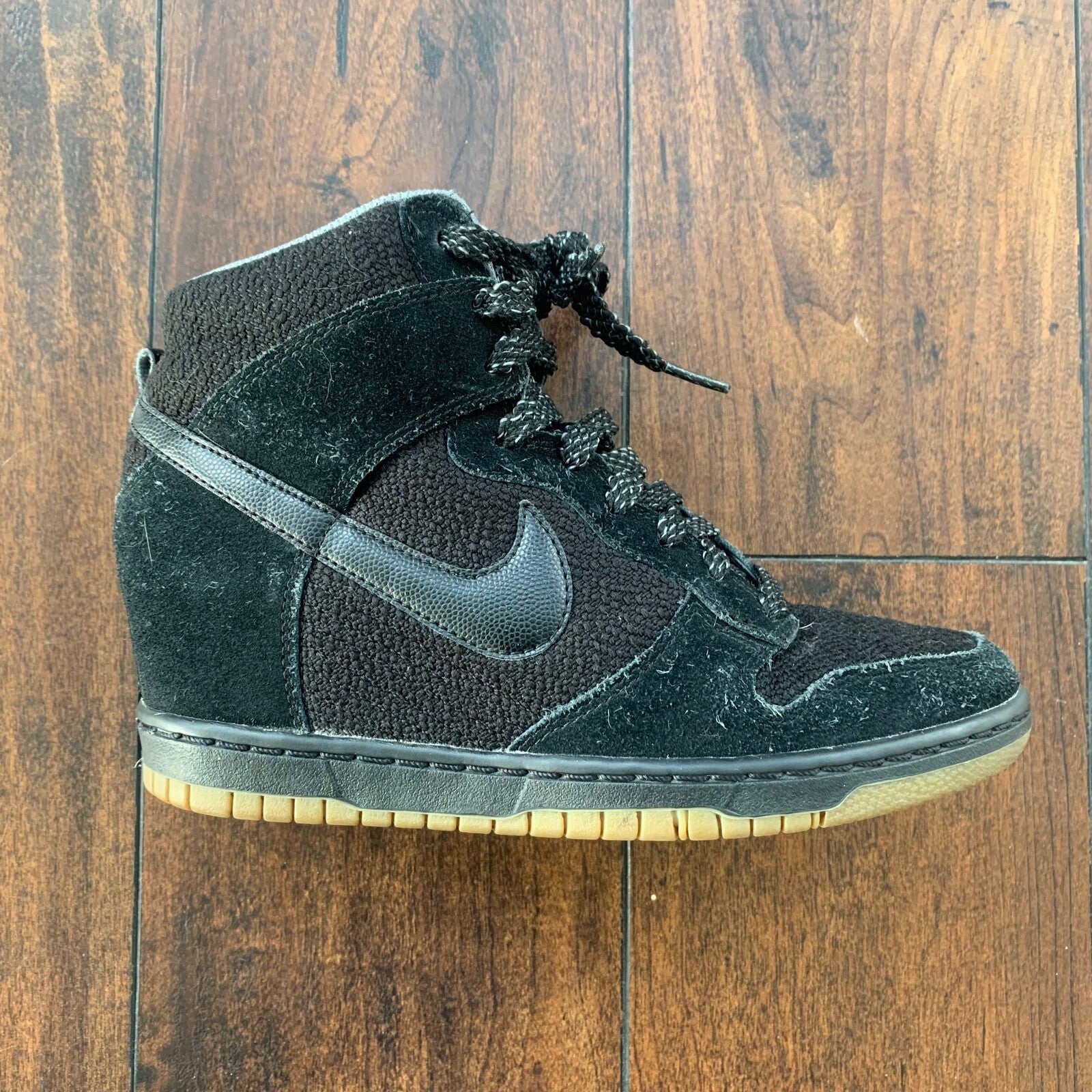 Nike Dunk Sky-Hi Essential Women's Sz 6 Black Suede Wedge Gum Sole 644877-006