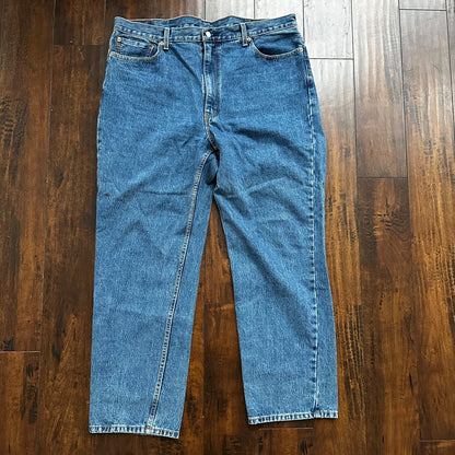Levis 550 Denim Jeans Relaxed Fit Tapered Leg 42x32 Act 42x31 Med Wash