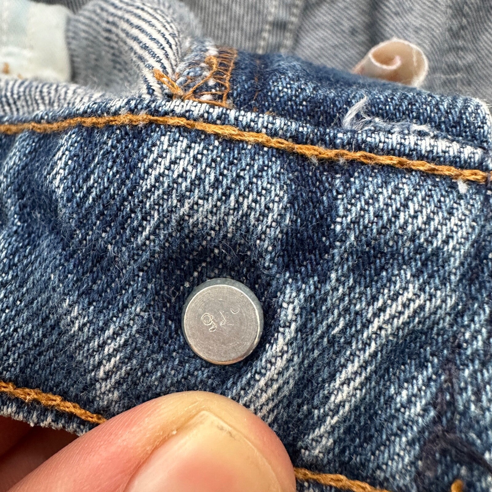 Levis 505 Vintage 90s Straight Leg XX Canada Jeans 33x33 Med Wash 30x27