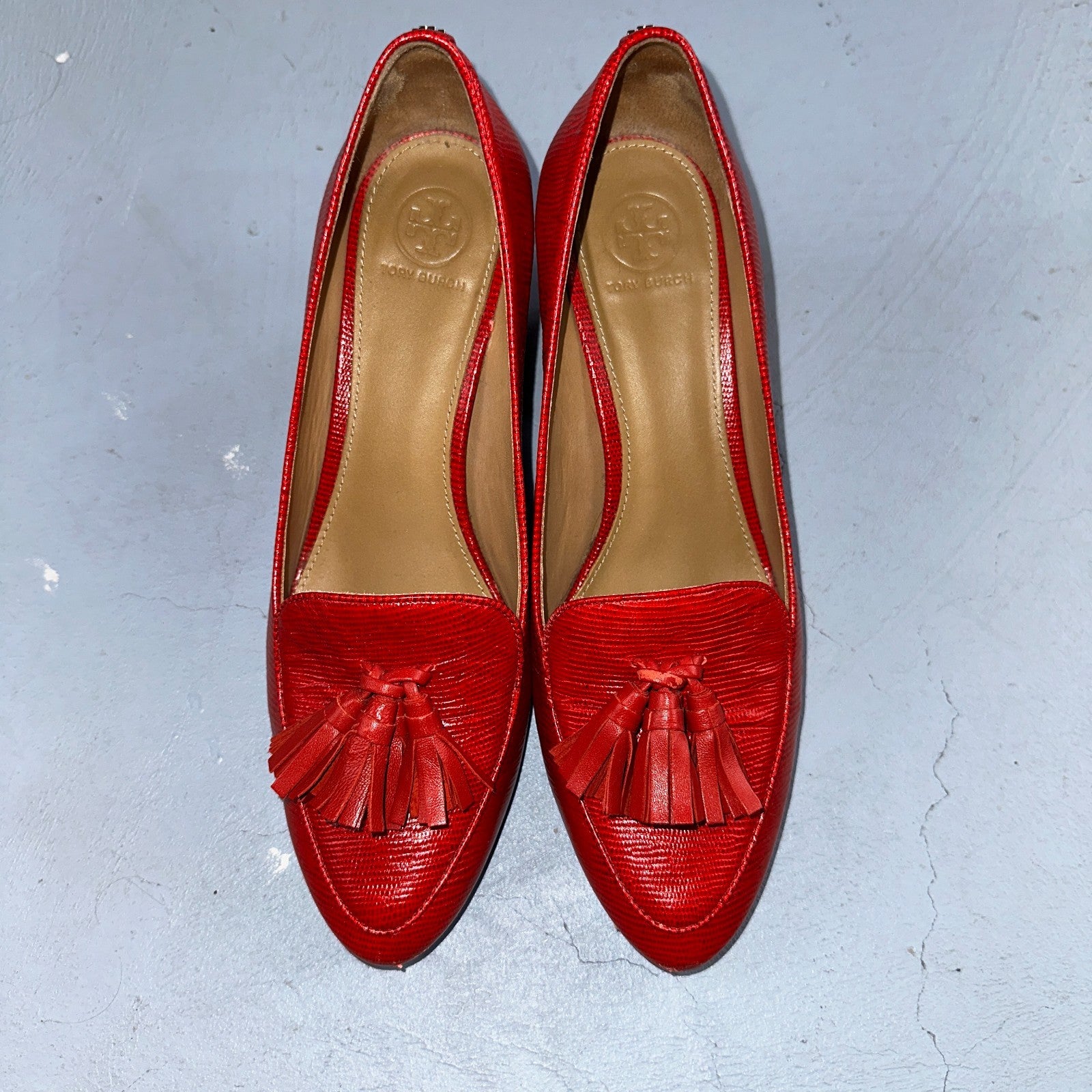 Tory Burch Kira Embossed Leather Red Tasseled Pumps Women Sz 9 Gold Charm