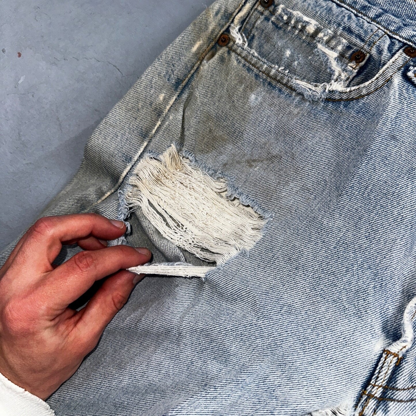 Levis 501 Vintage 80s USA XX Straight Leg Jeans Blue Light Wash Torn Act 32x33