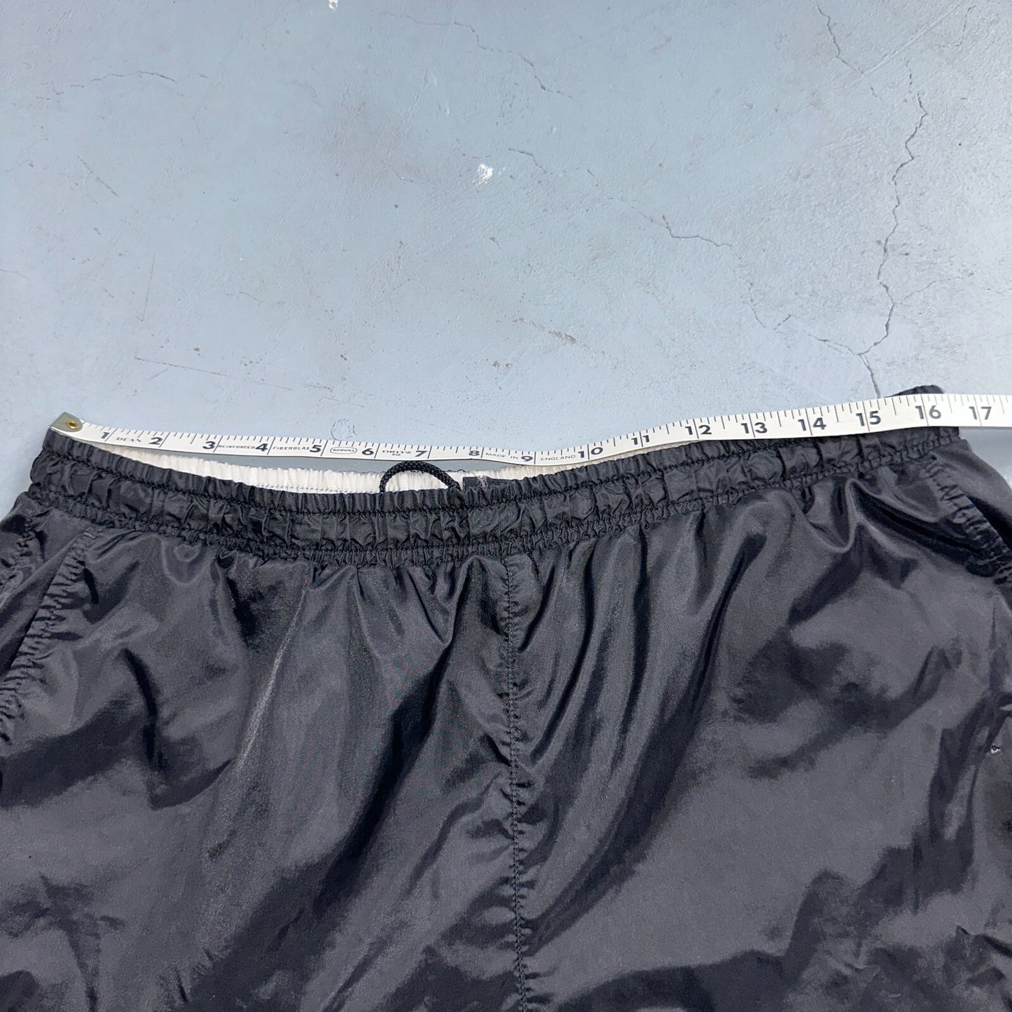 Nike VTG Shorts Mens Large Black 90s Nylon Soccer Futbol Glanz Basic Essential