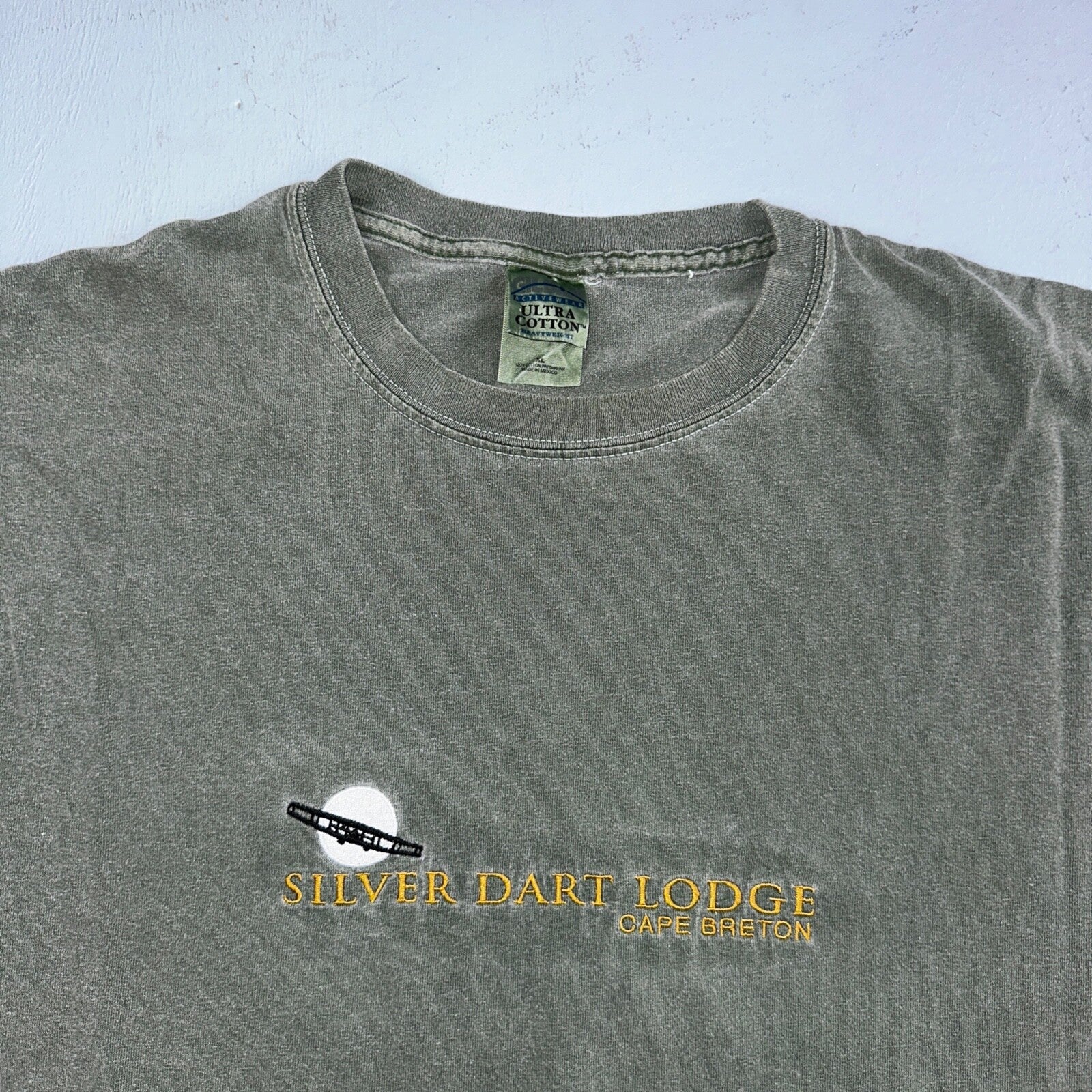 Silver Dart Lodge Y2K VTG T Shirt Cape Breton Green Gildan Embroidery XL
