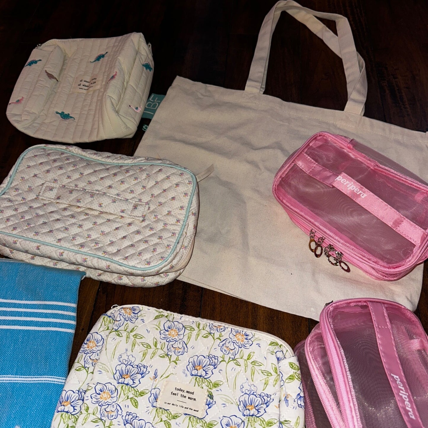 Lot Of Mixed Brand Assorted Style Handbag Purse Tote Weekender Bags Blanket