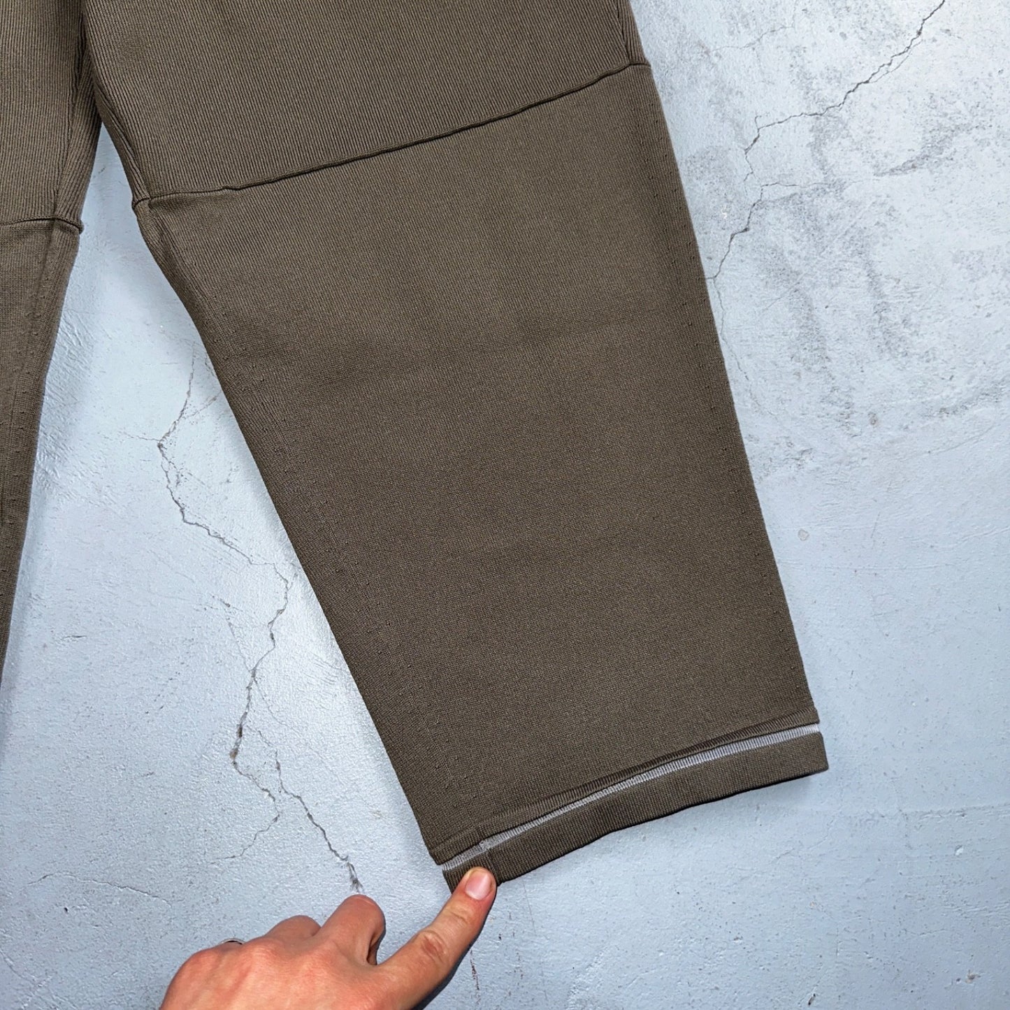 Lululemon Beige Brown Pants Work Pants Women’s Size L Tech Crop Yoga