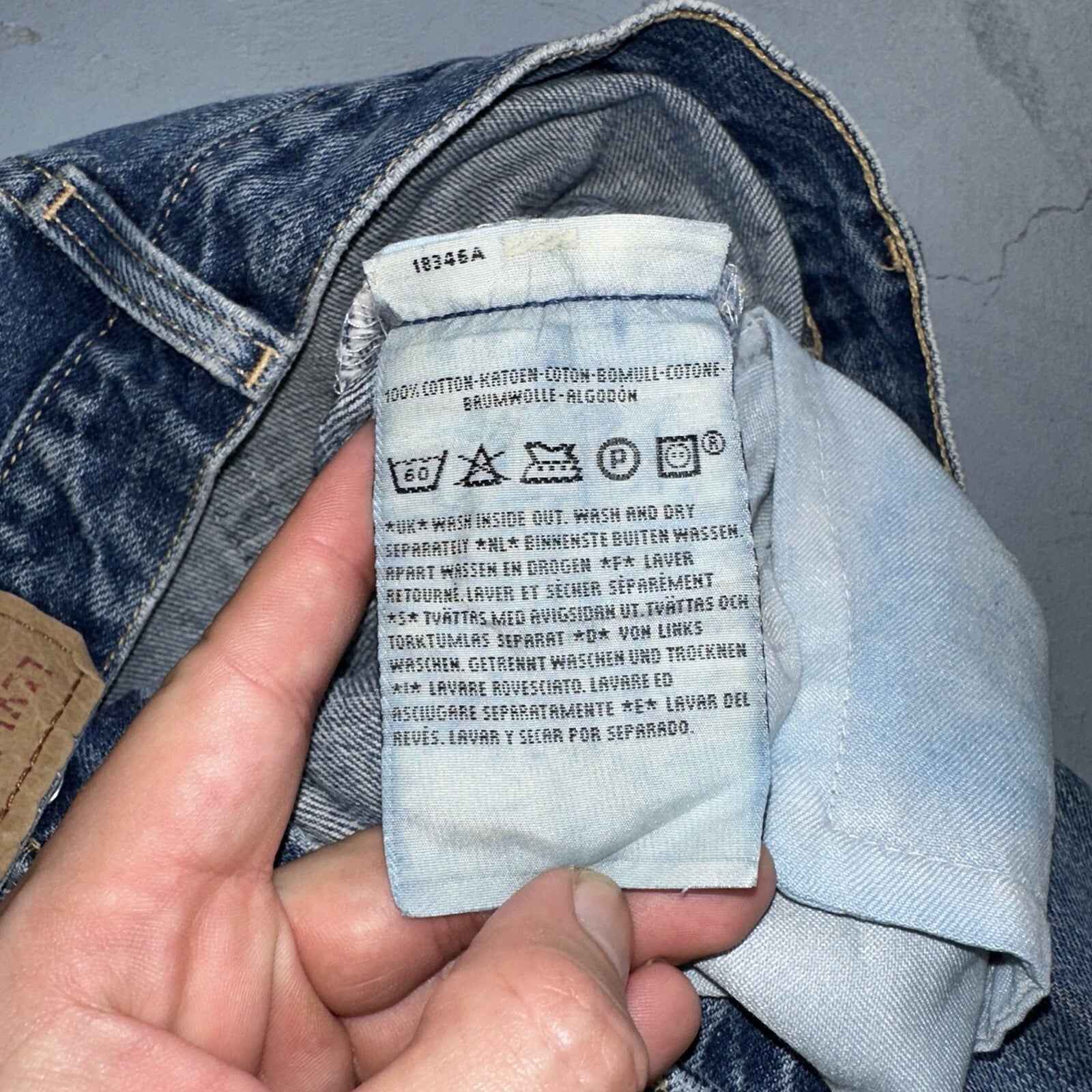 Levis 501 Vintage 90s Hungary Straight Leg Jeans 31x32 Y2K Med Wash Act 28x30