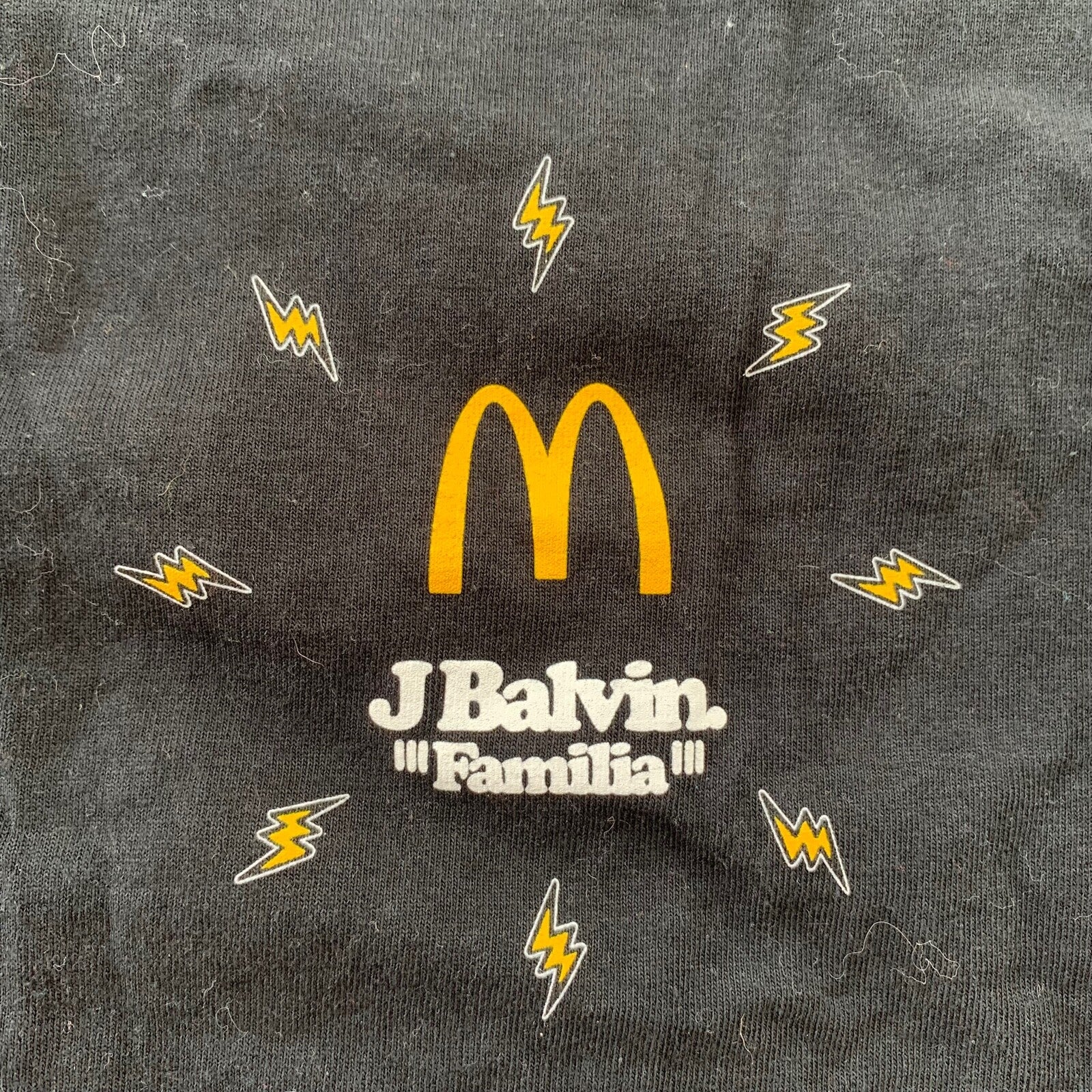 McDonalds Employee Y2K Vintage Style T Shirt Promo Food USA J Balvin Familia