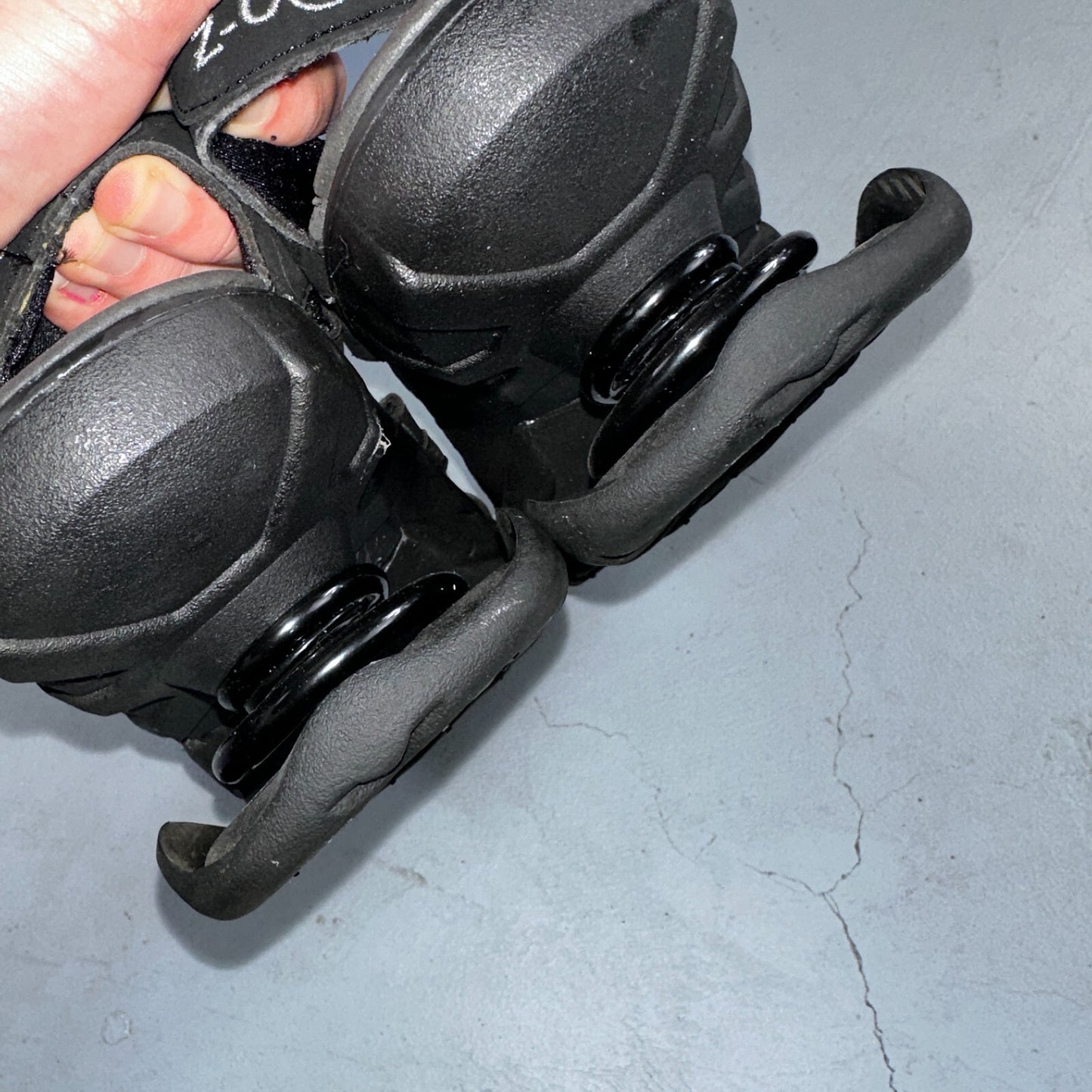 Z-Coil Sidewinder Strappy Sandals Black Shoes Women Size 11 Pain Releif Footwear