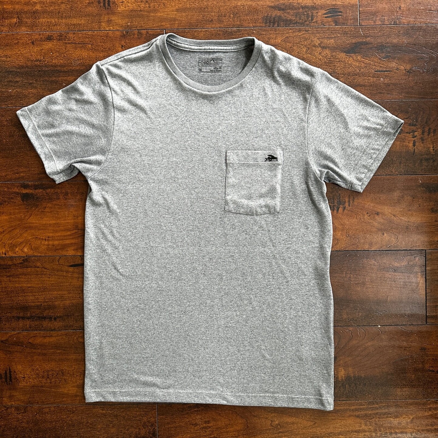 Patagonia Gray Pocket T Shirt Medium Slim Fit Fish Nordstrom Gym Hiking Cool