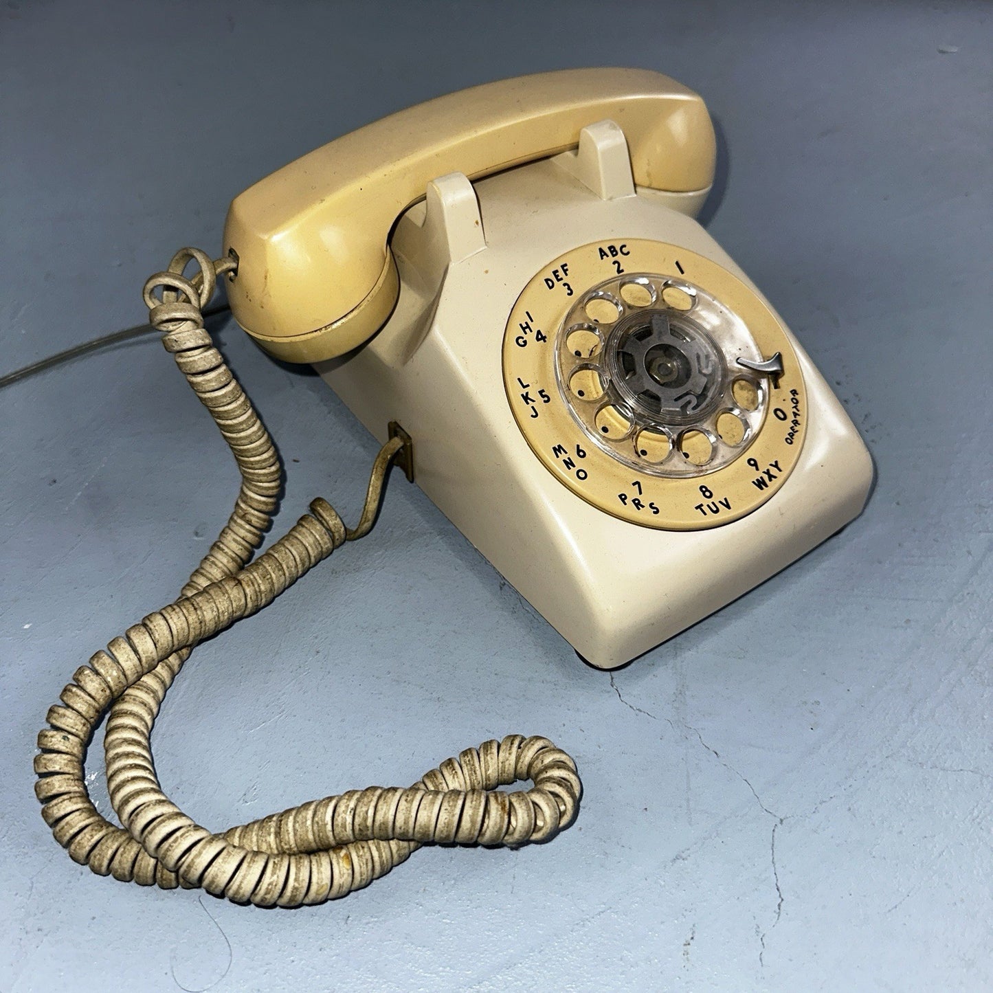 Vintage Bell System Western Electric Rotary Dial Desk Phone 500DM White Yellow