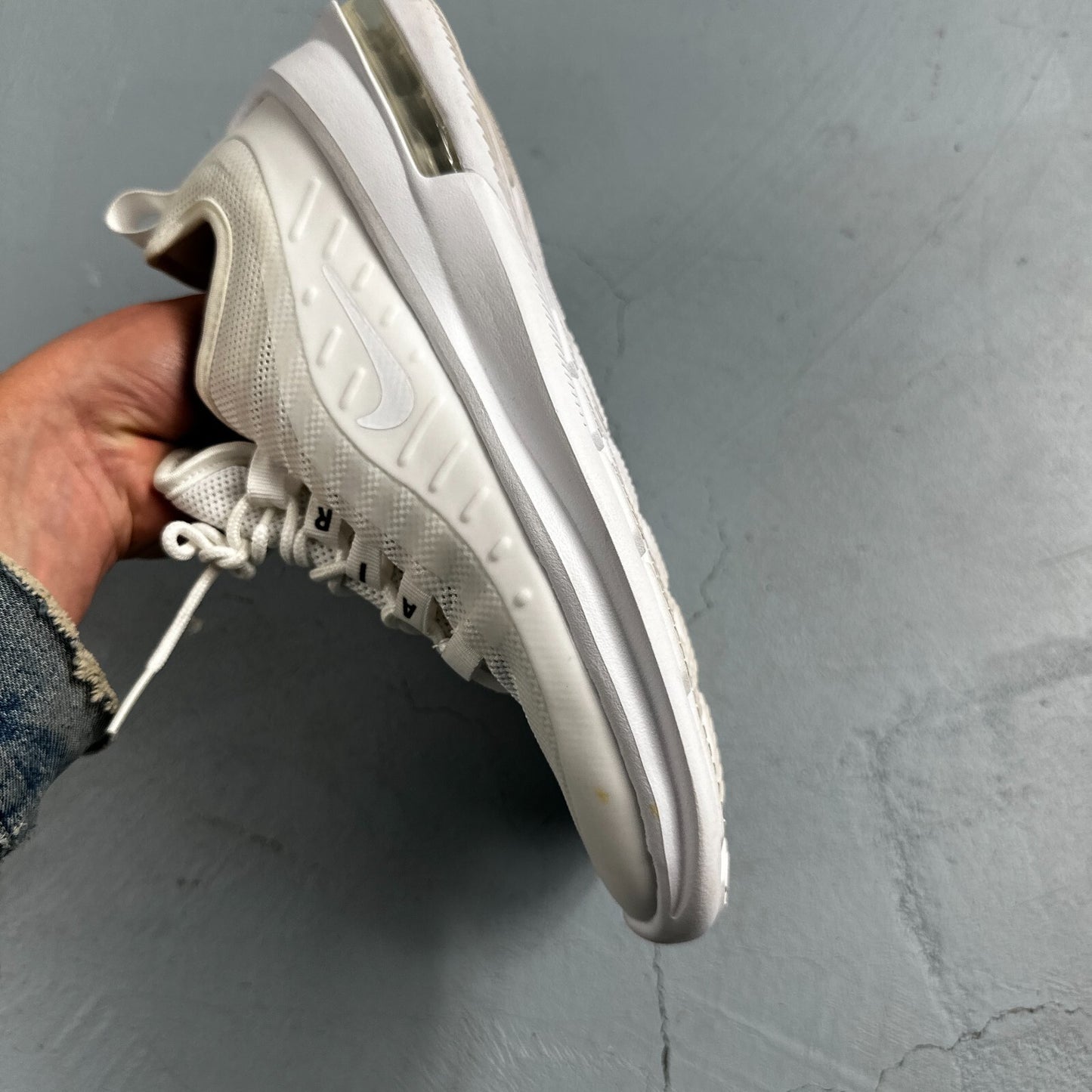 Nike Air Max Axis White Sneakers Women's Size 9 Running AA2168-100