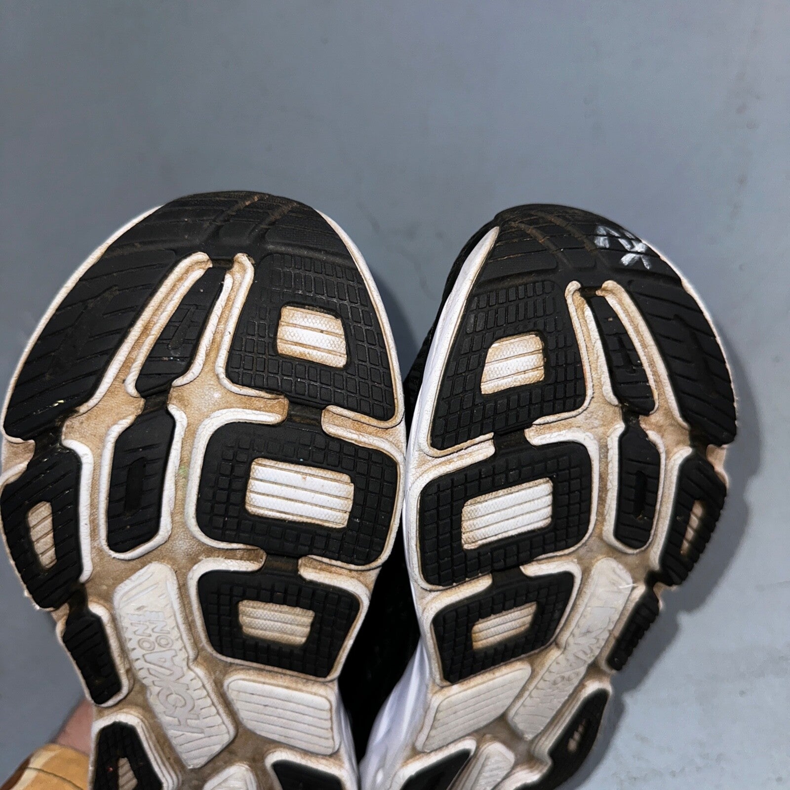 Hoka One One Womens Bondi 7 1110519 BWHT Black Running Shoes Sneakers Size 8