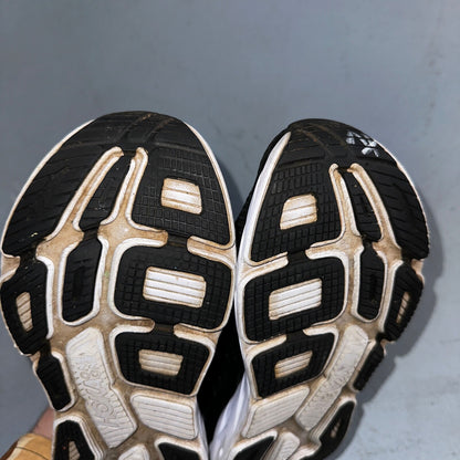 Hoka One One Womens Bondi 7 1110519 BWHT Black Running Shoes Sneakers Size 8