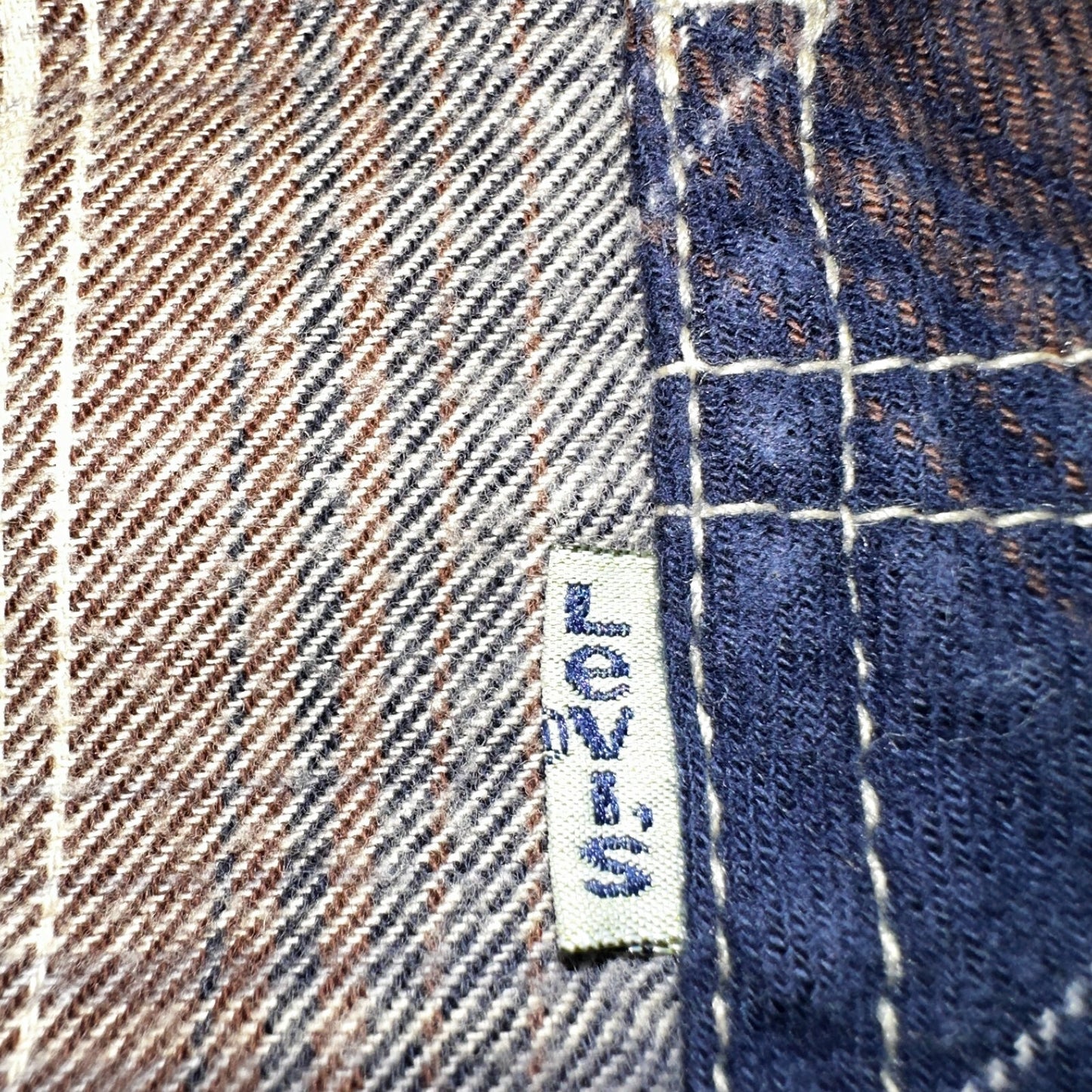 Levis Men's Plaid Flannel Shirt Size M Front Pockets Made in Russia Vintage Y2K