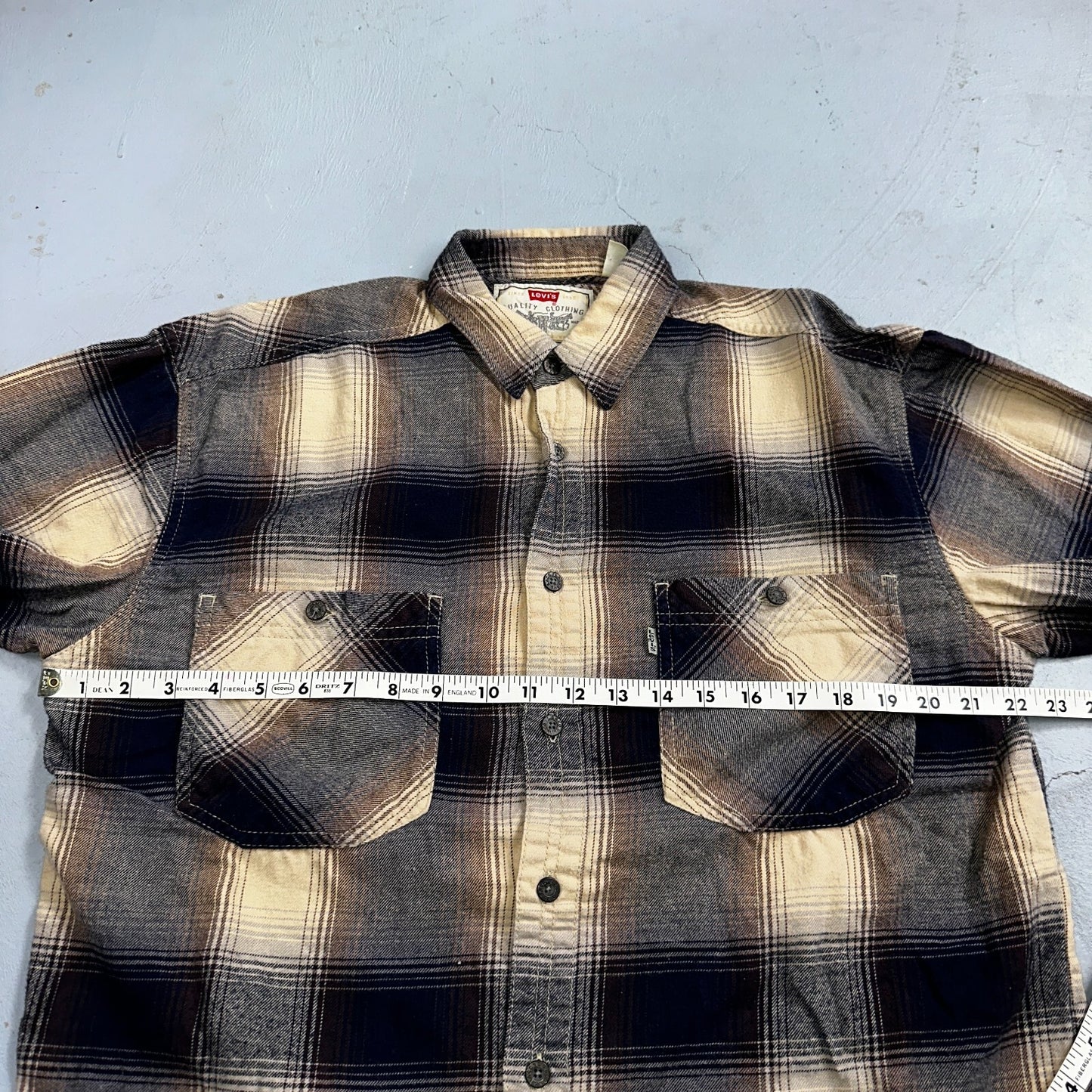 Levis Men's Plaid Flannel Shirt Size M Front Pockets Made in Russia Vintage Y2K