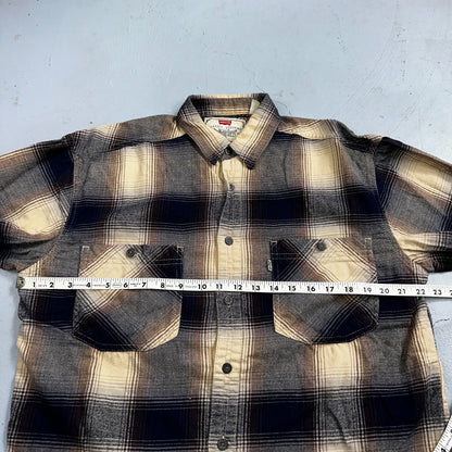 Levis Men's Plaid Flannel Shirt Size M Front Pockets Made in Russia Vintage Y2K