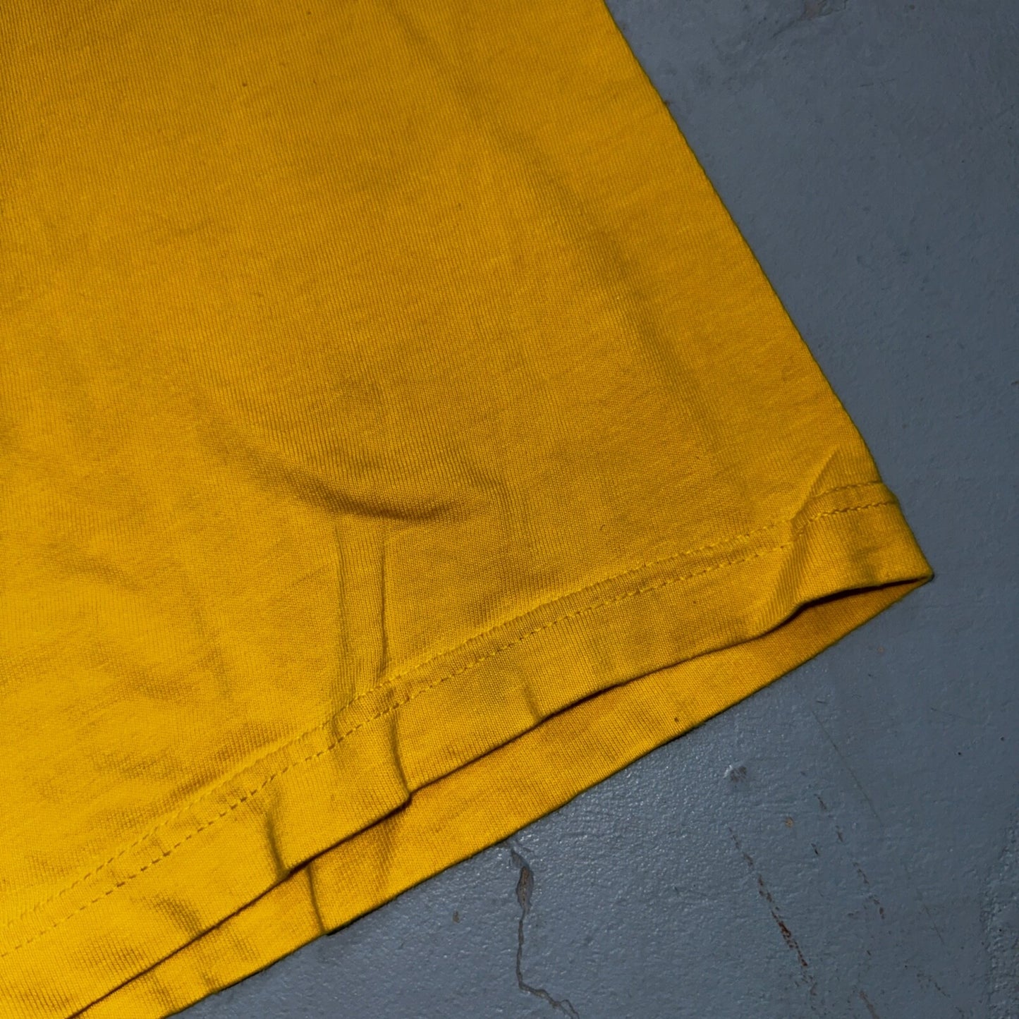 Tommy Hilfiger Jeans VTG T Shirt 90s Y2K Yellow Basic Big Logo Artist Music Band