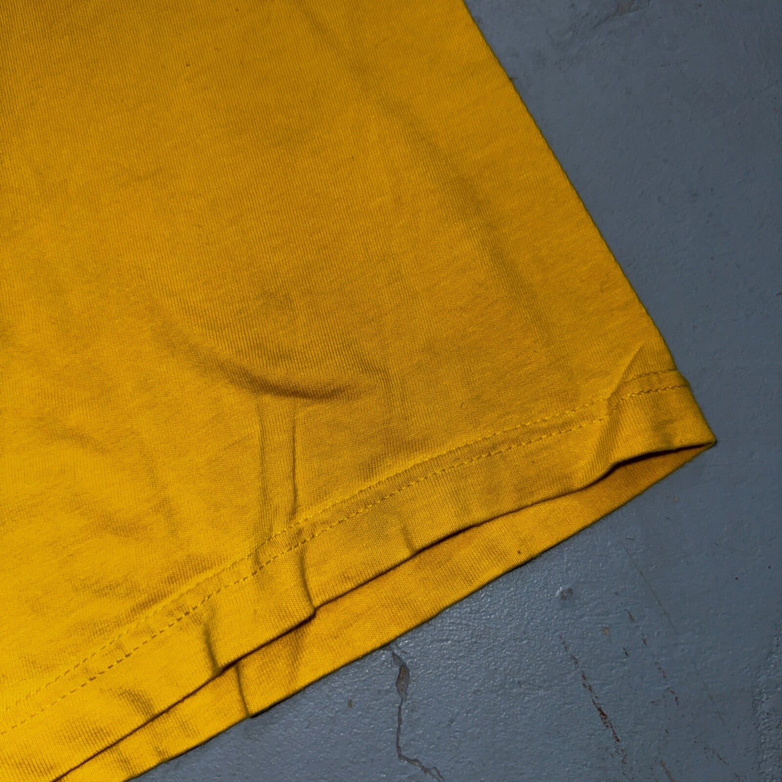 Tommy Hilfiger Jeans VTG T Shirt 90s Y2K Yellow Basic Big Logo Artist Music Band