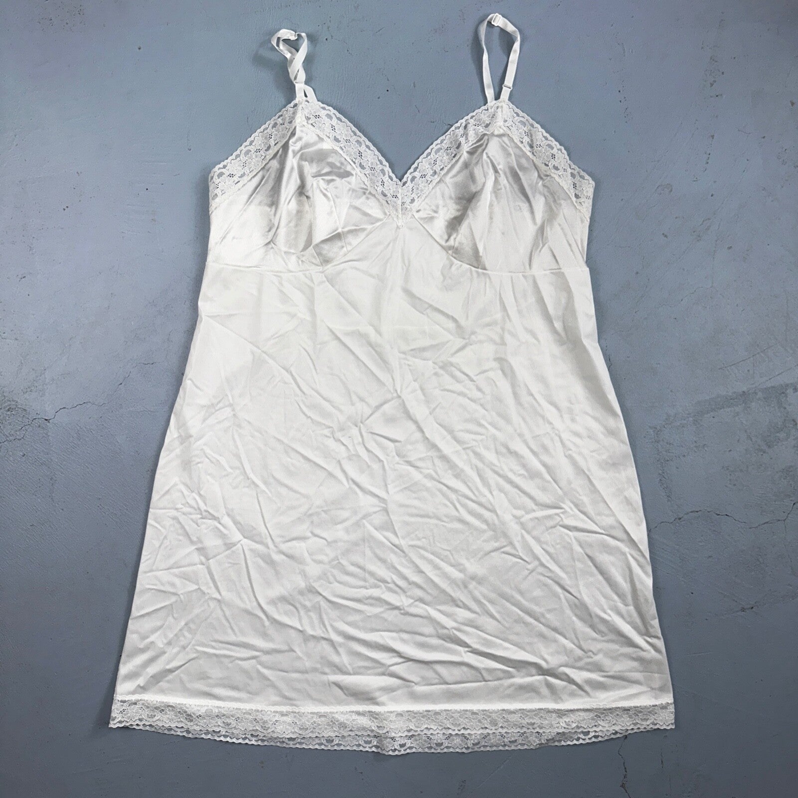 Vintage 1970s Vanity Fair Slip Dress Sleepwear Full Sweep Nightgown Lace 70s